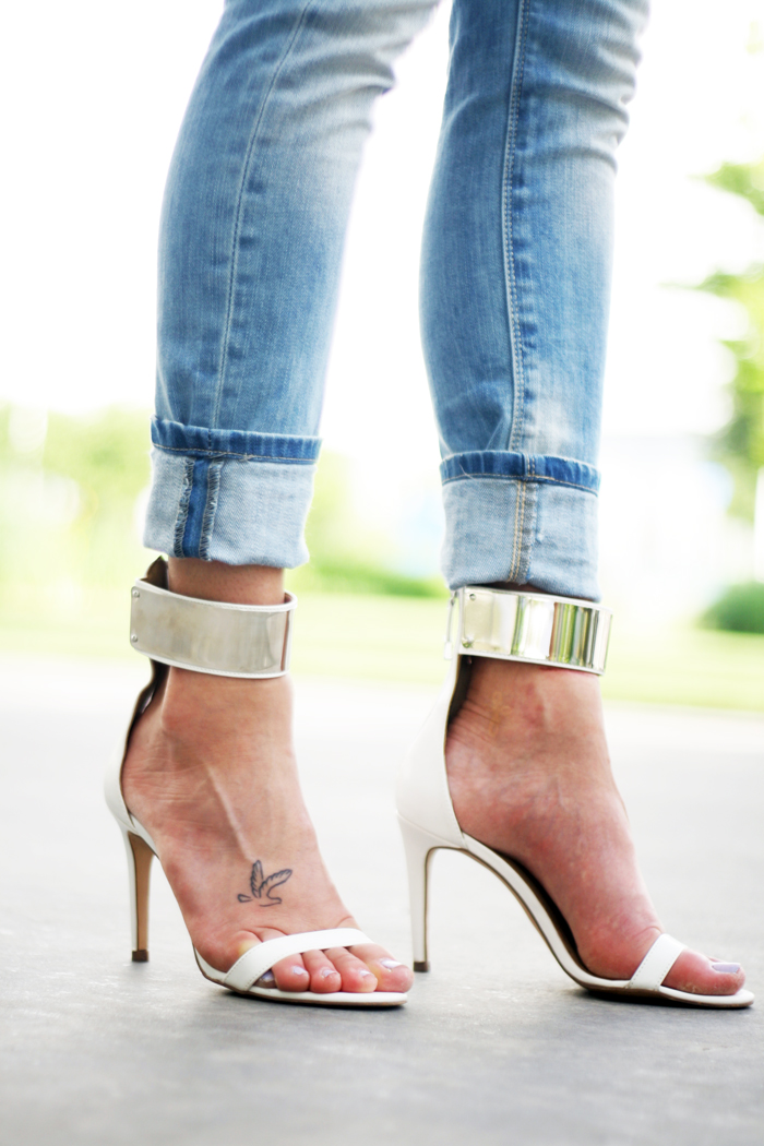 Zara Sequin Top, Zara Distressed Jeans, Zara White Heels, Casual look