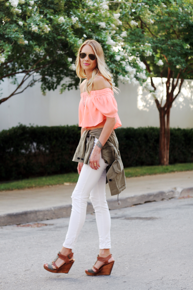 milk & honey boutique coral crop top, white skinny jeans