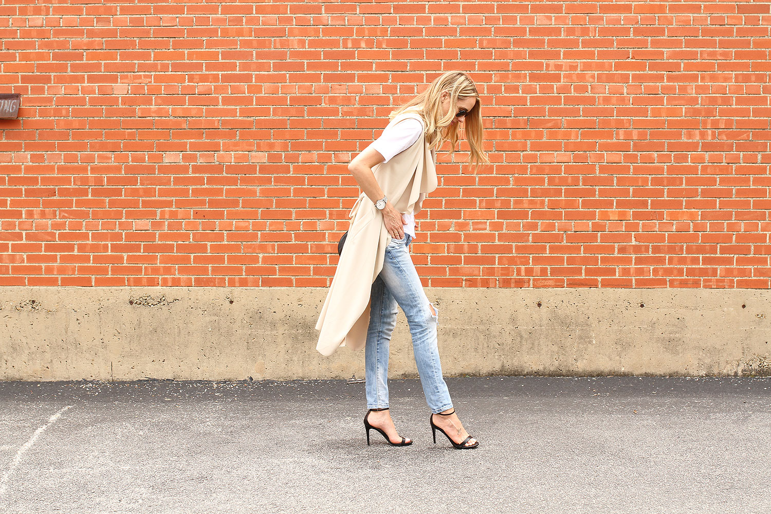 sleeveless trench-white button up shirt-ripped denim jeans-black heeled sandals