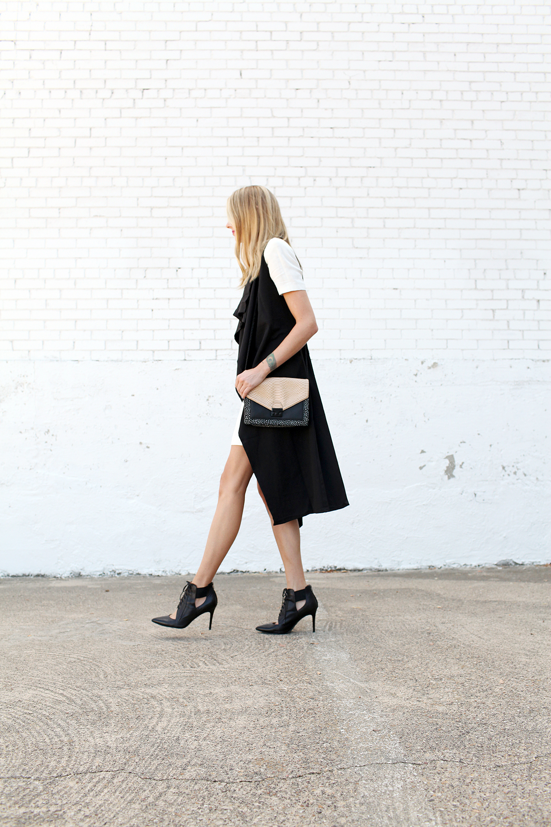 fashion-jackson-black-sleeveless-trench-white-short-sleeve-dress-black-lace-up-booties-loeffler-randall-handbag