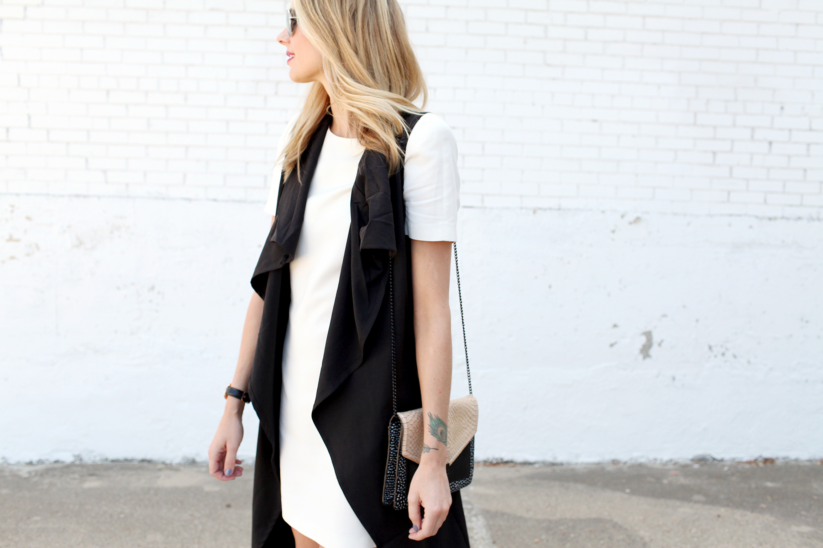 fashion-jackson-black-sleeveless-trench-white-short-sleeve-dress