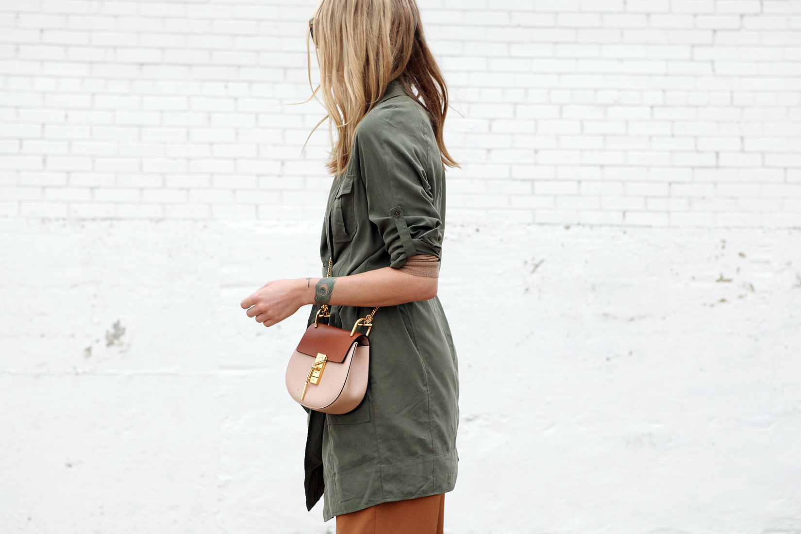 fashion-jackson-chloe-drew-handbag-olive-wrap-trench-coat