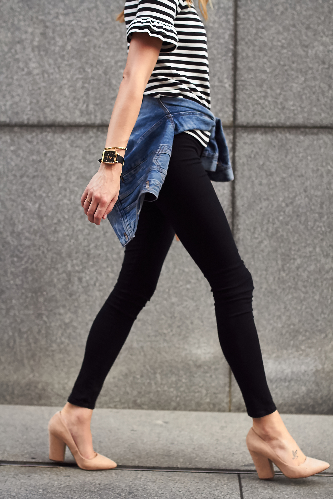 fashion-jackson-james-jeans-twiggy-black-skinny-jeans-nude-block-heel-pumps-denim-jacket-black-white-stripe-ruffle-sleeve-top