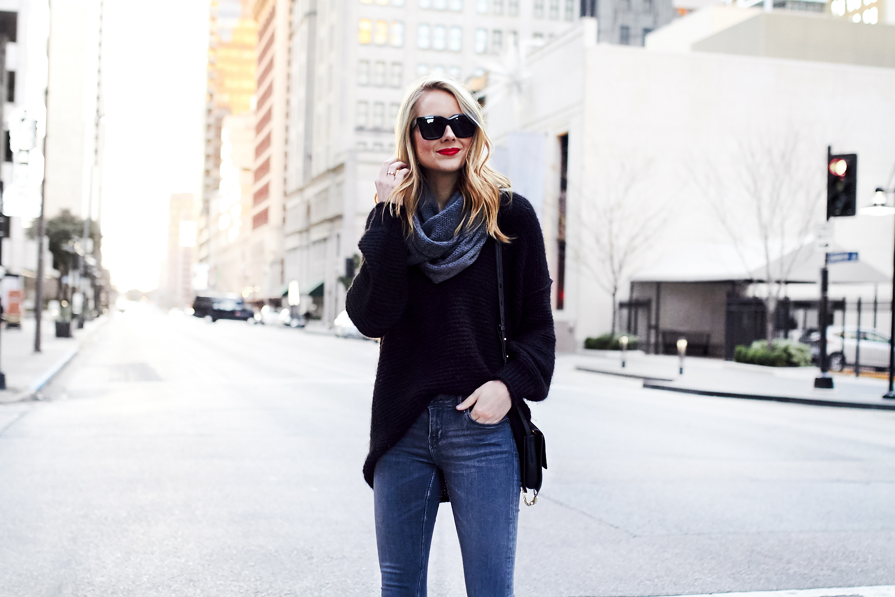 Fall Outfit, Winter Outfit, Black Oversized Sweater, Grey Skinny Jeans, Grey Infinity Scarf