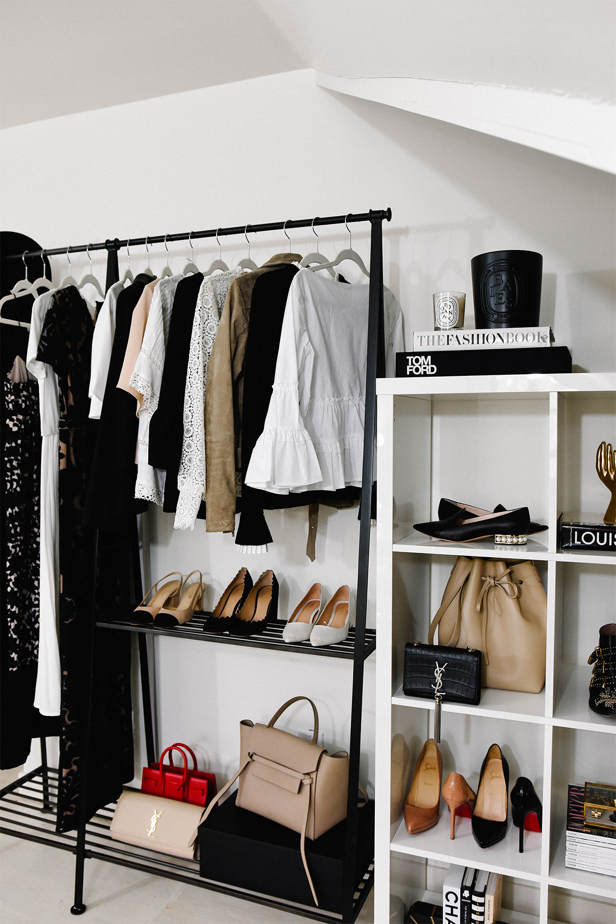 How to Style a Clothing Rack  Aesthetic Tips - Venti Fashion