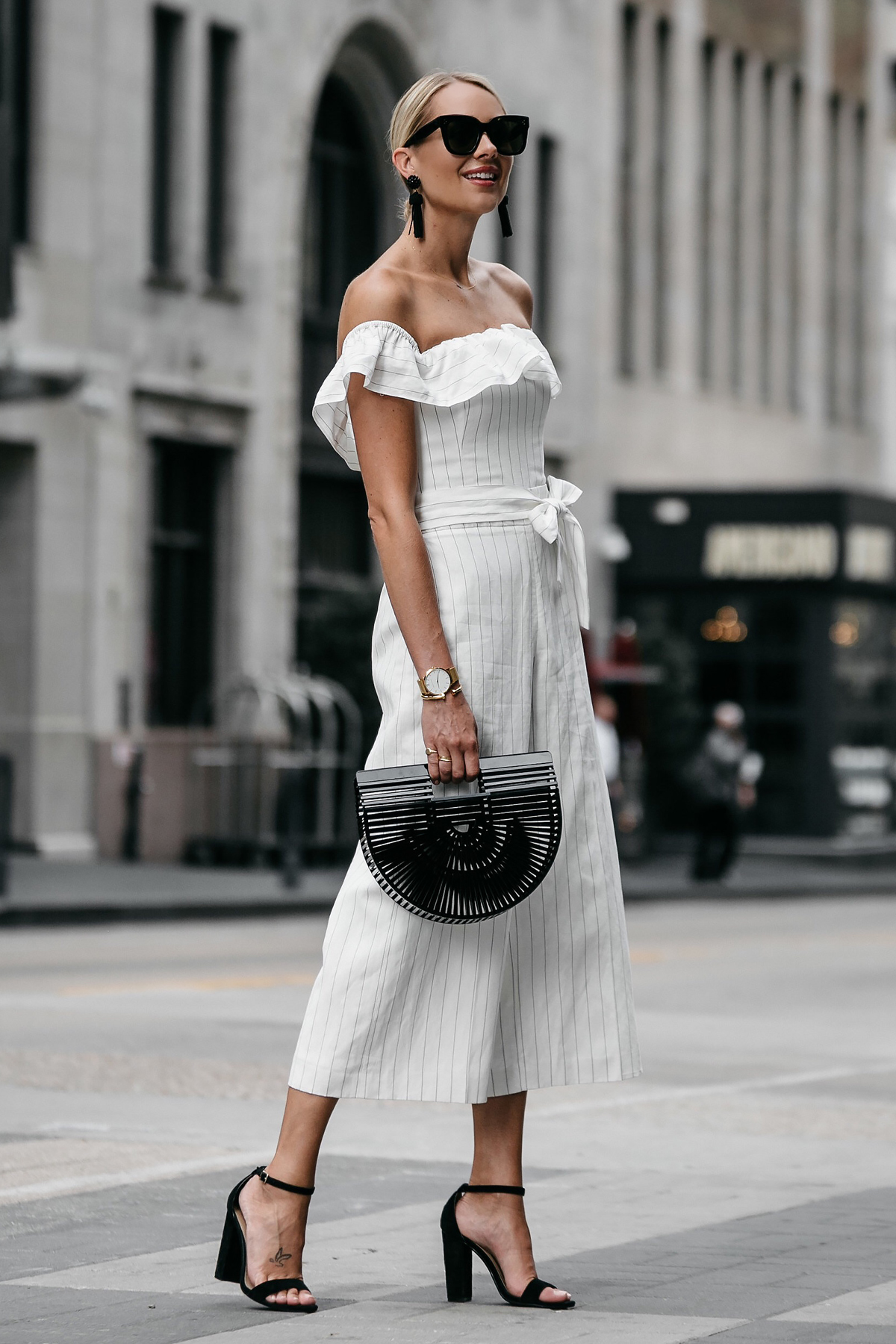 Black&White #outfit #LouisVuitton Croisette #WhiteSneakers