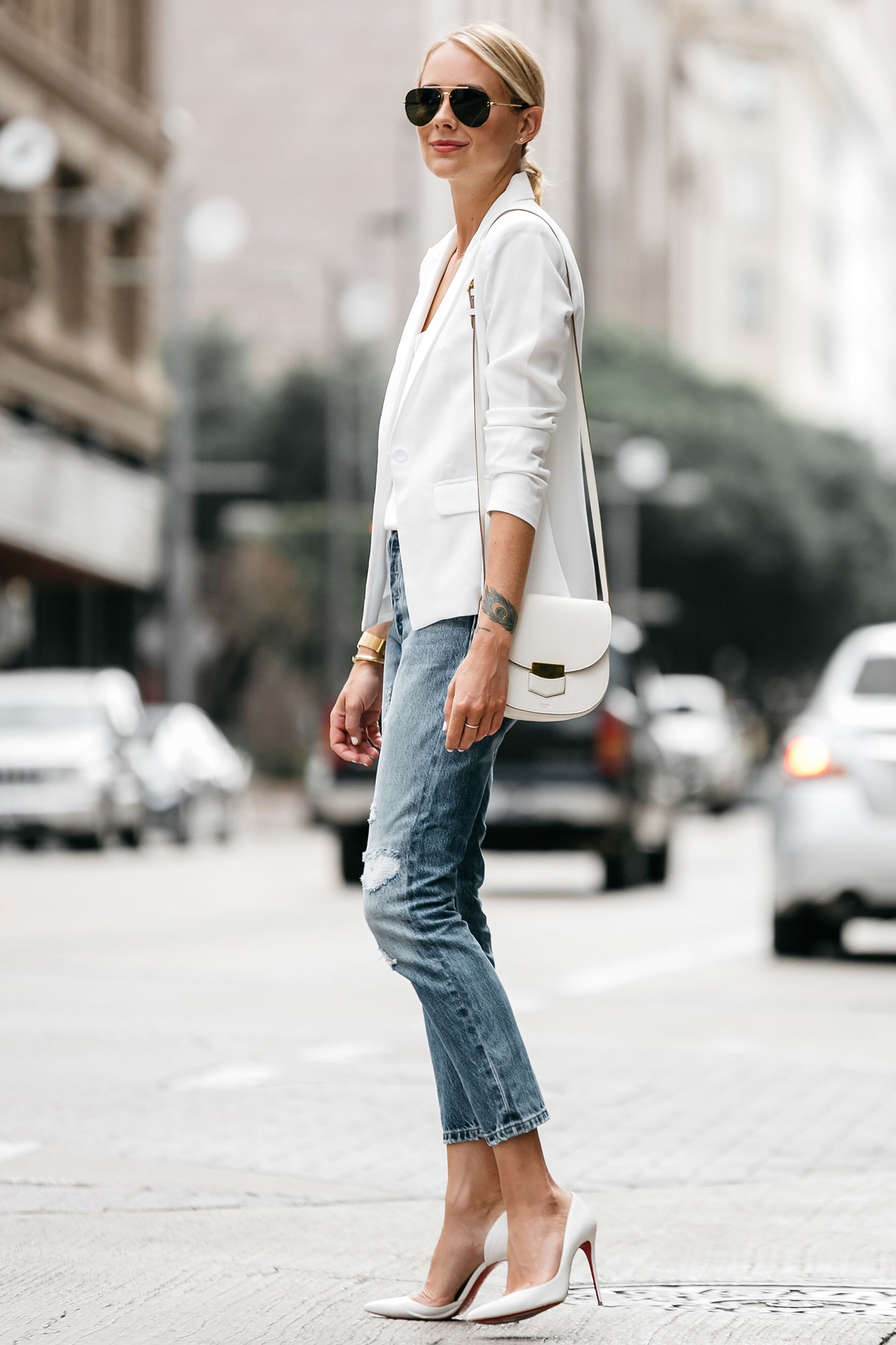 white blazer with jeans