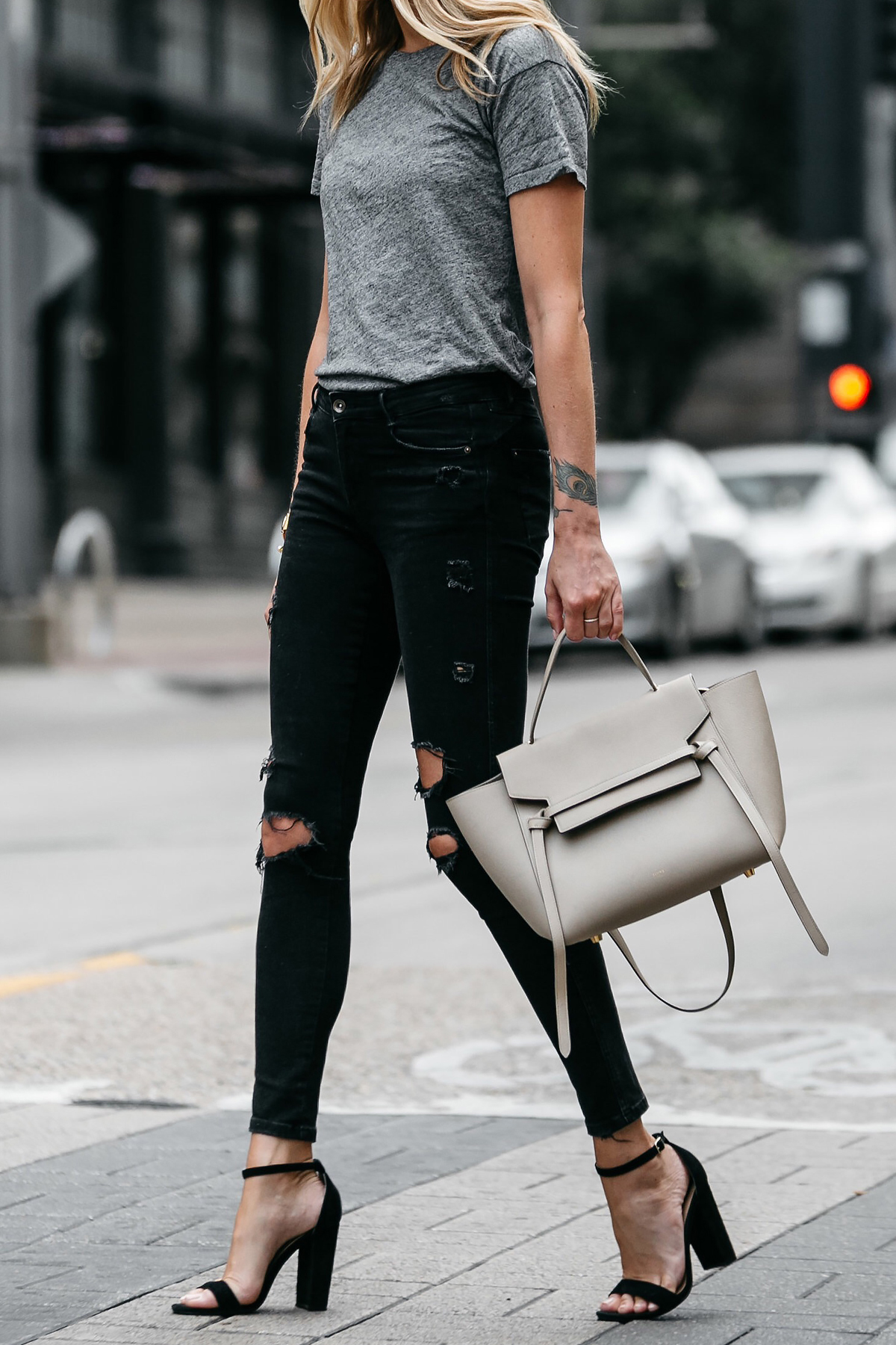 Grey t outlet shirt outfit