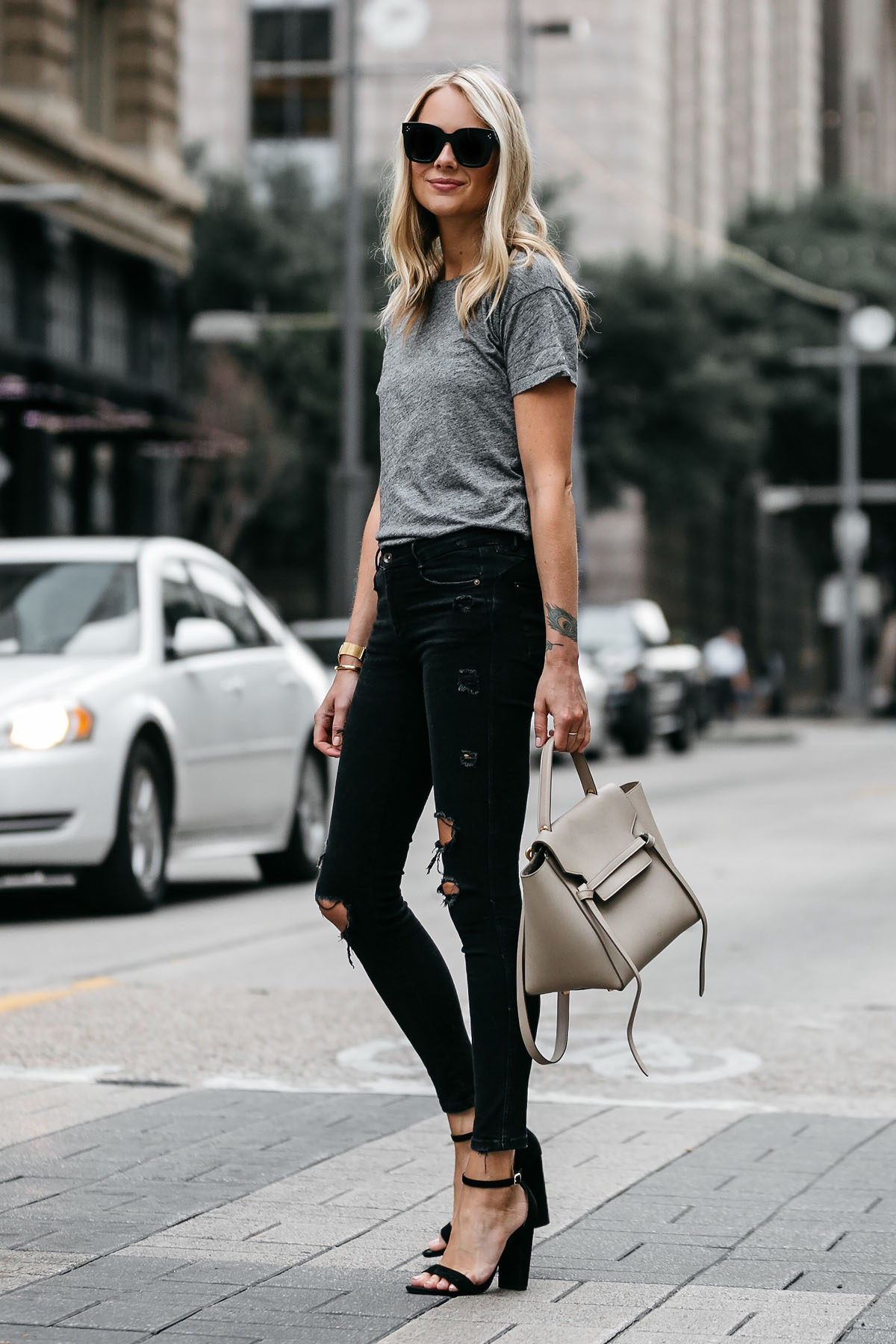 grey shirt and jeans outfit