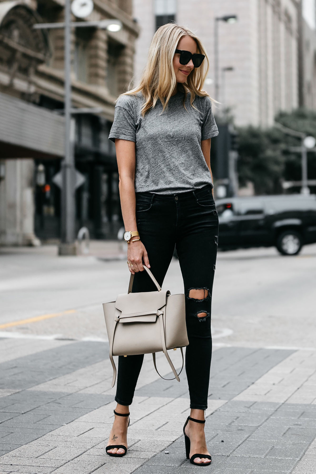 Gray t best sale shirt outfit