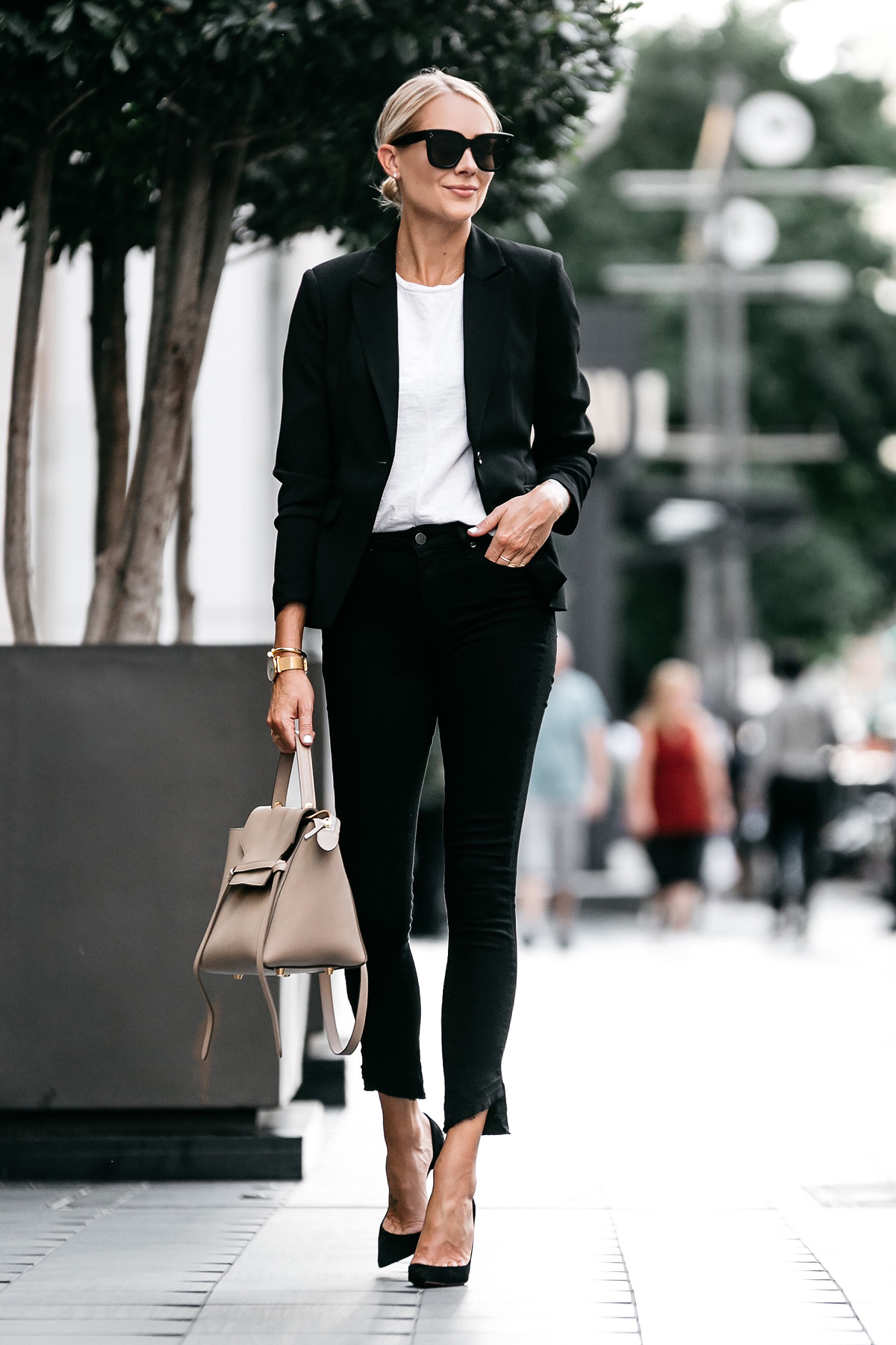 black blazer white t shirt black jeans