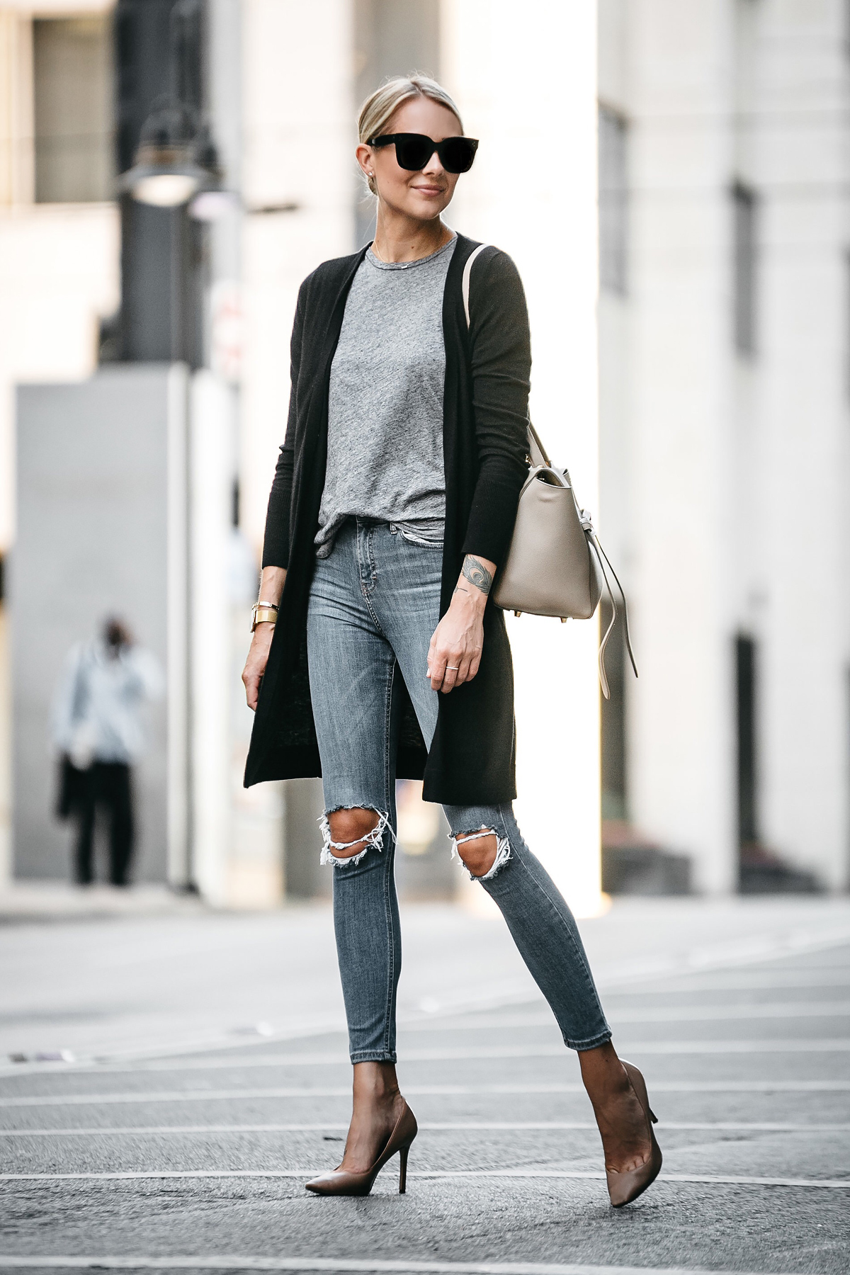 long cardigan and jeans outfit