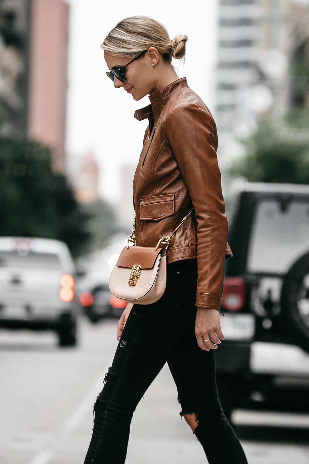 Outfits with tan hot sale leather jacket