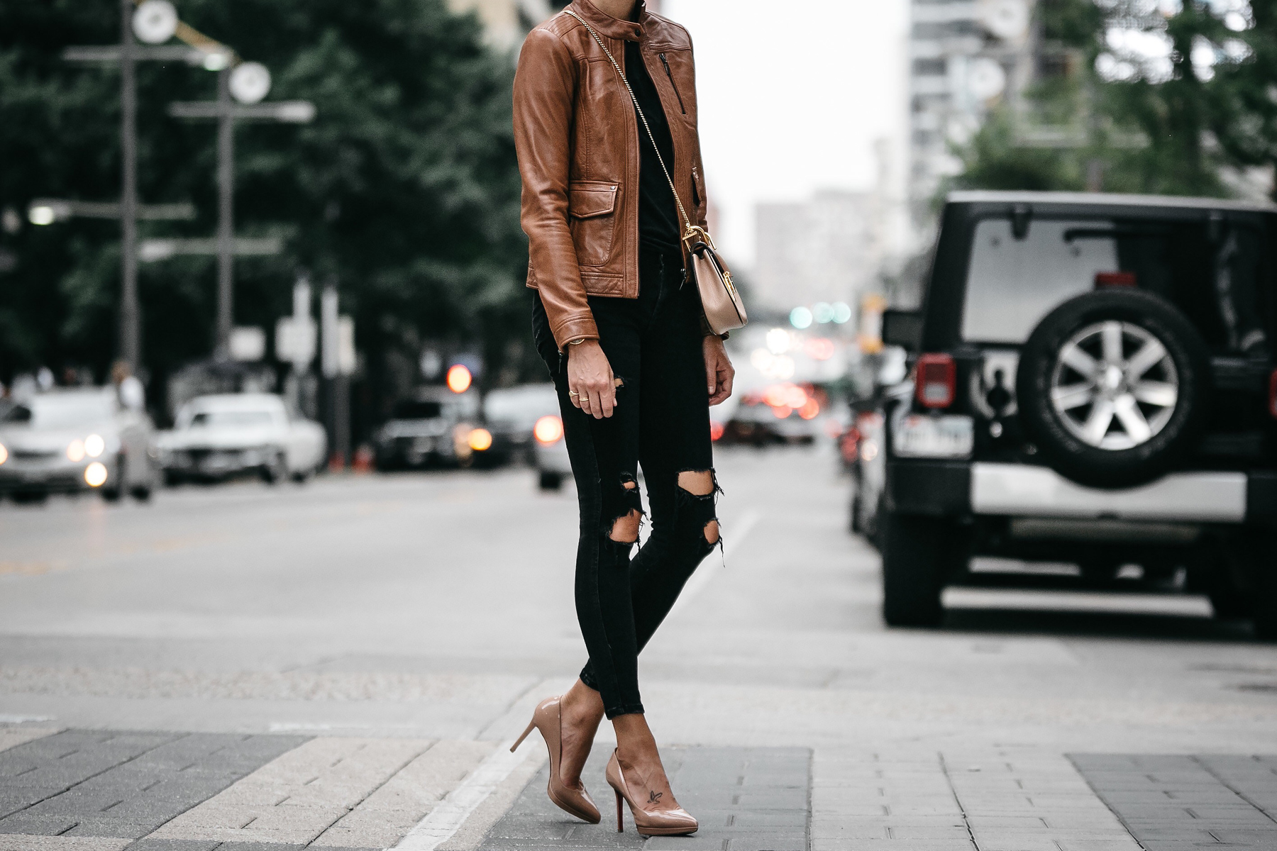 How To Style A Moto Jacket / How To Style A Moto Jacket Over 40  Dior  saddle bag, Edgy fashion outfits, Comfortable stylish shoes