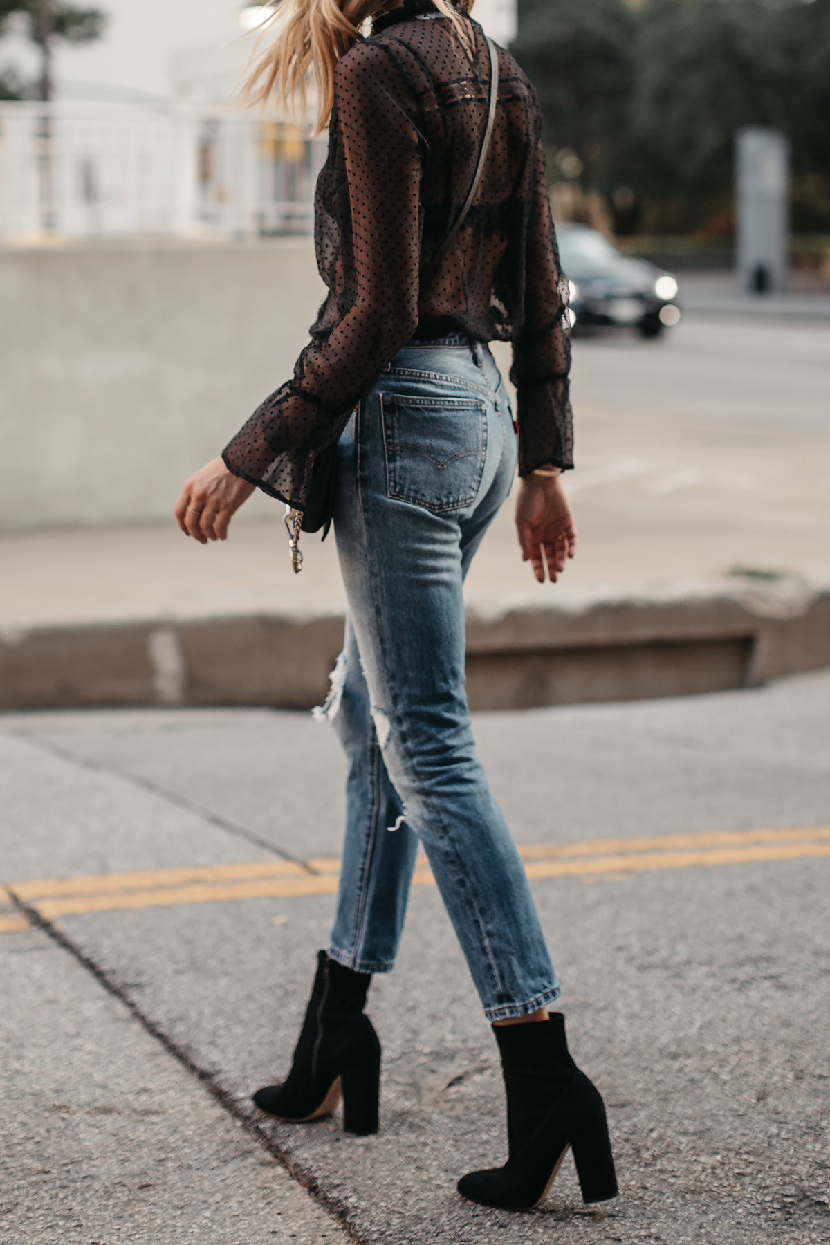 A Casual Way To Wear A Black Lace Top - Fashion Jackson