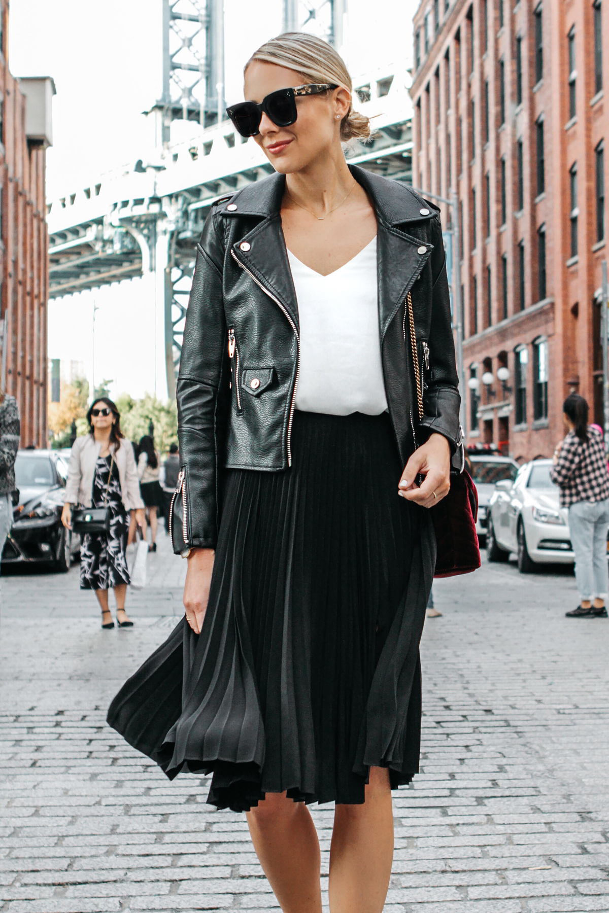 black pleated skirt outfits