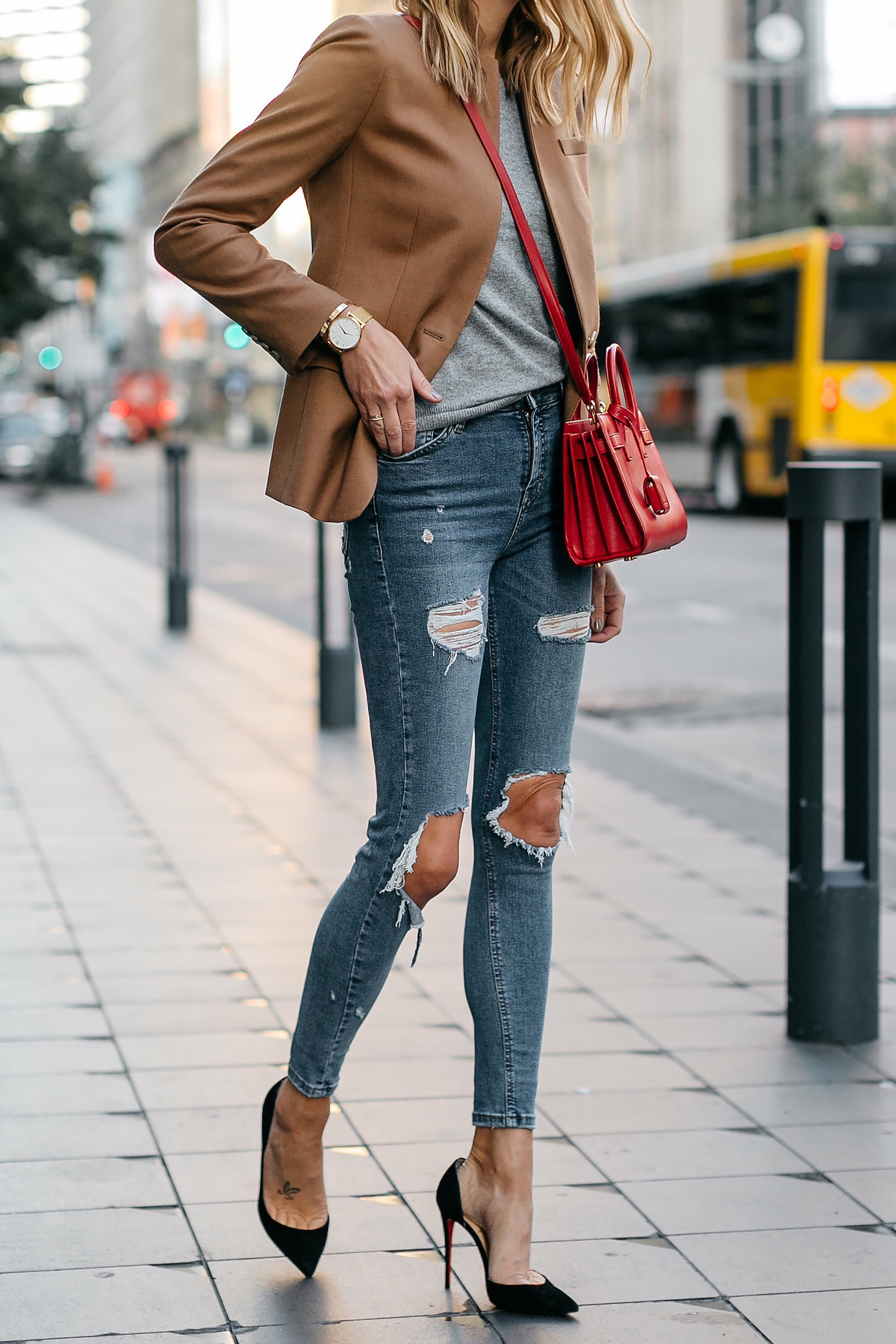 20 Red Bag Outfit Ideas - all black with jeans an a pop of color with a red  statement bag - April Golightly | Red bag outfit, Red purse outfit, Red  outfit