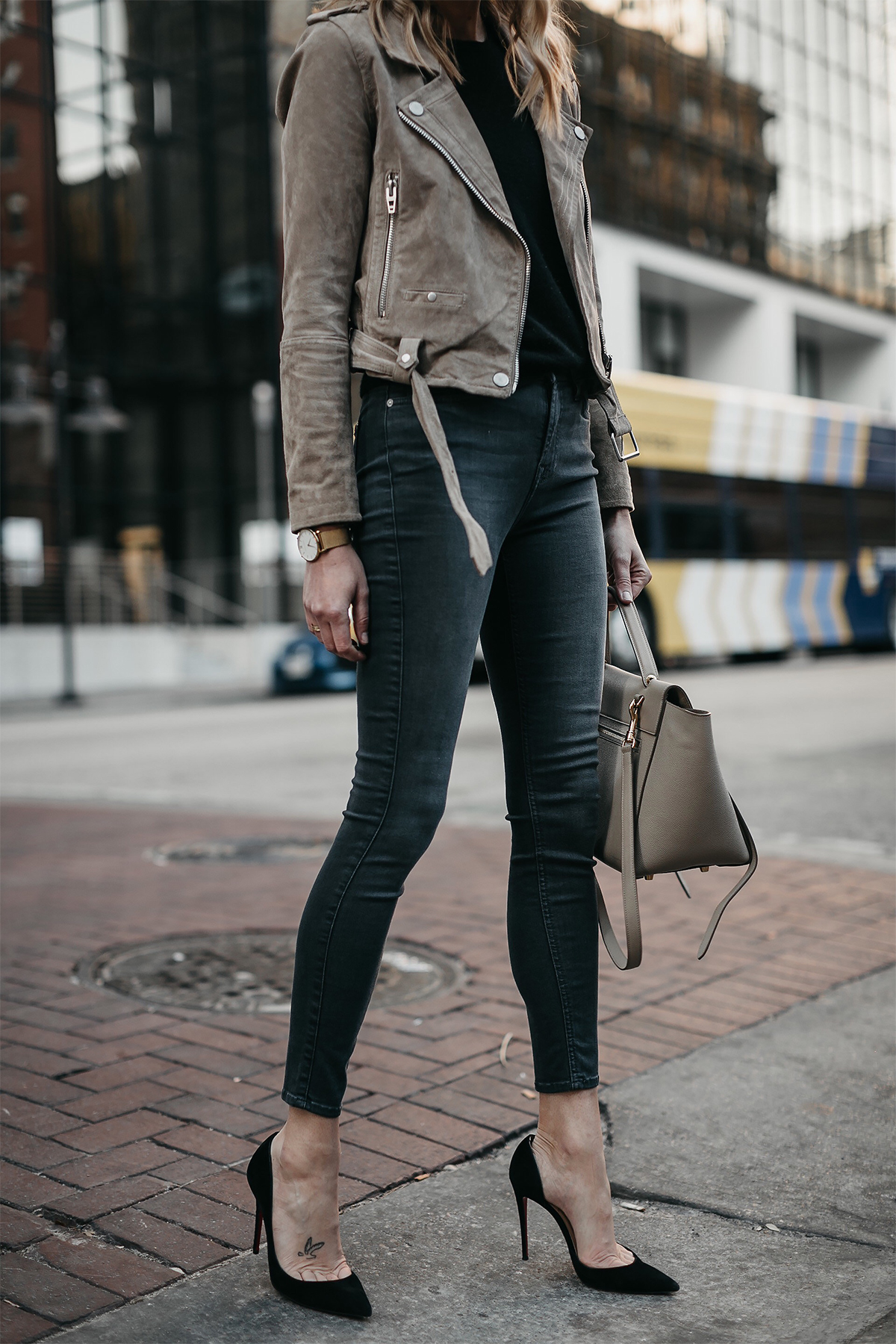 Grey skinny shop jeans outfit