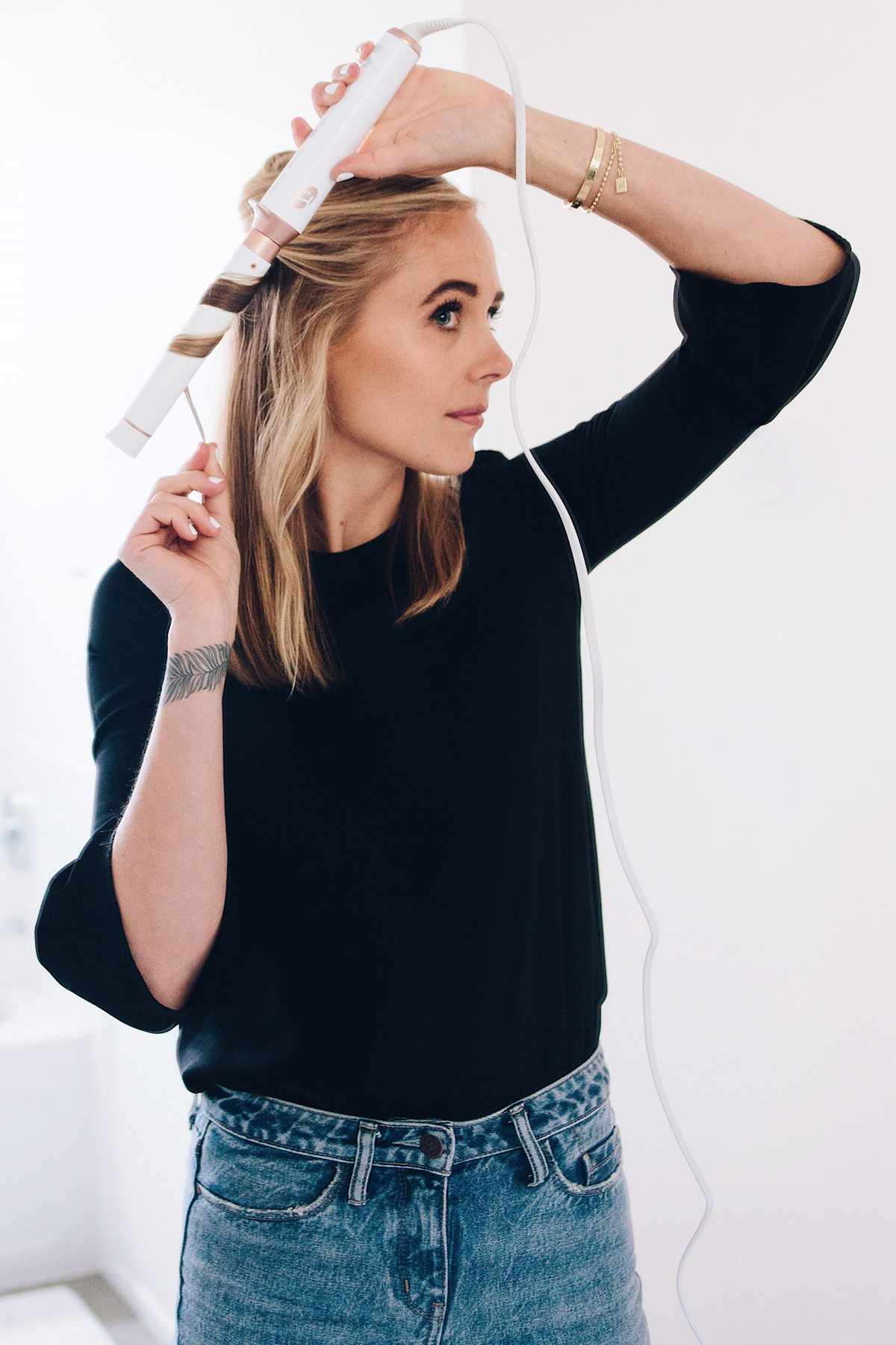 Blonde Woman Using T3 Wand Hair Curl Tutorial Fashion Jackson San Diego Blogger Fashion Blogger Beauty Blogger