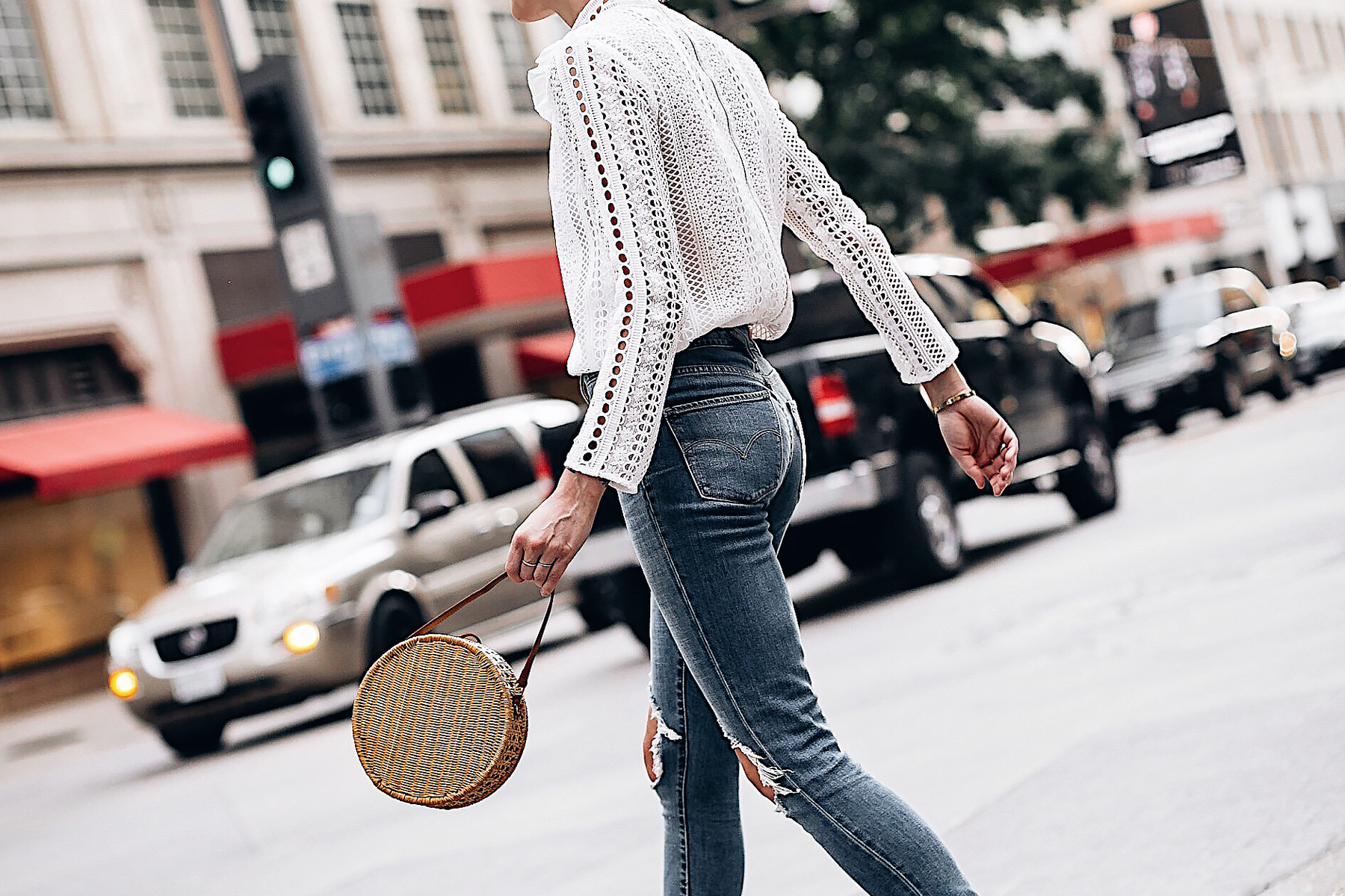 Woman Wearing Fashion Jackson Bloomingdales AQUA White Lace Ruffle Top Levis 721 Skinny Jeans Serpui Straw Circle Handbag Fashion Jackson San Diego Fashion Blogger Street Style