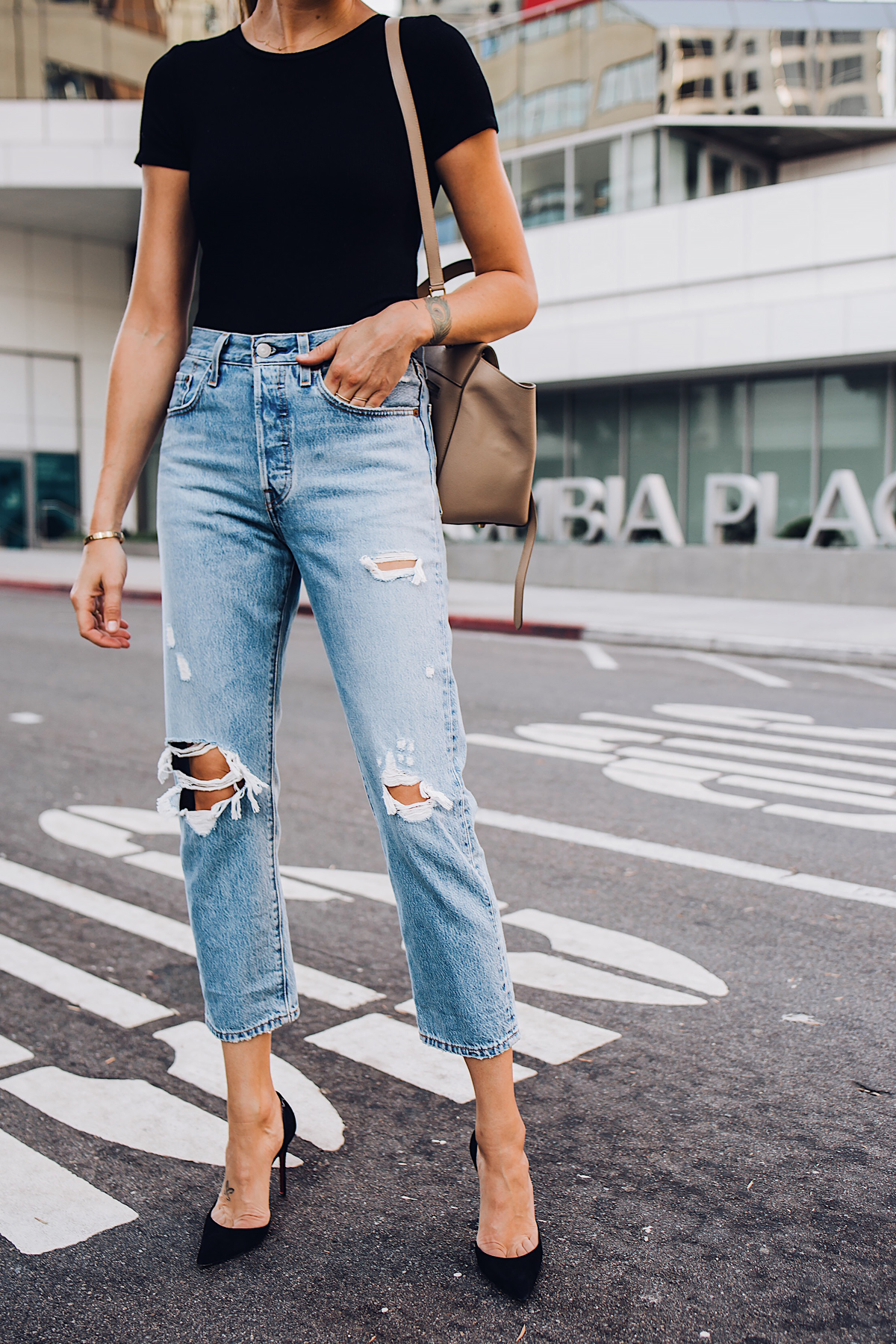 Woman Wearing Short Sleeve Black Bodysuit Levis Wedgie Straight Leg Ripped Jeans Black Pumps Fashion Jackson San Diego Blogger Fashion Blogger Street Style