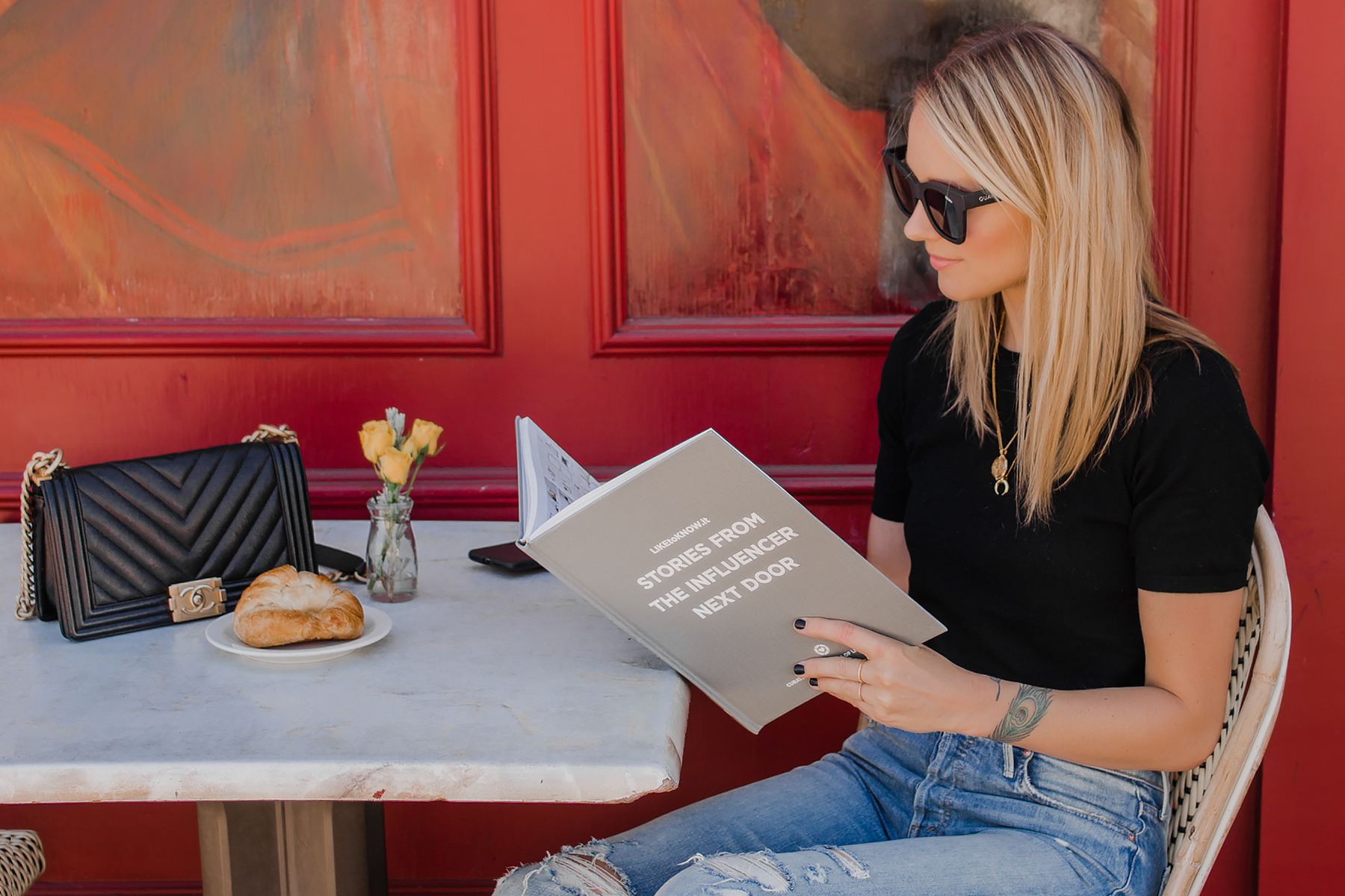 Blonde Woman Reading Liketoknowit Book Coffee Shop Fashion Jackson San Diego Fashion Blogger