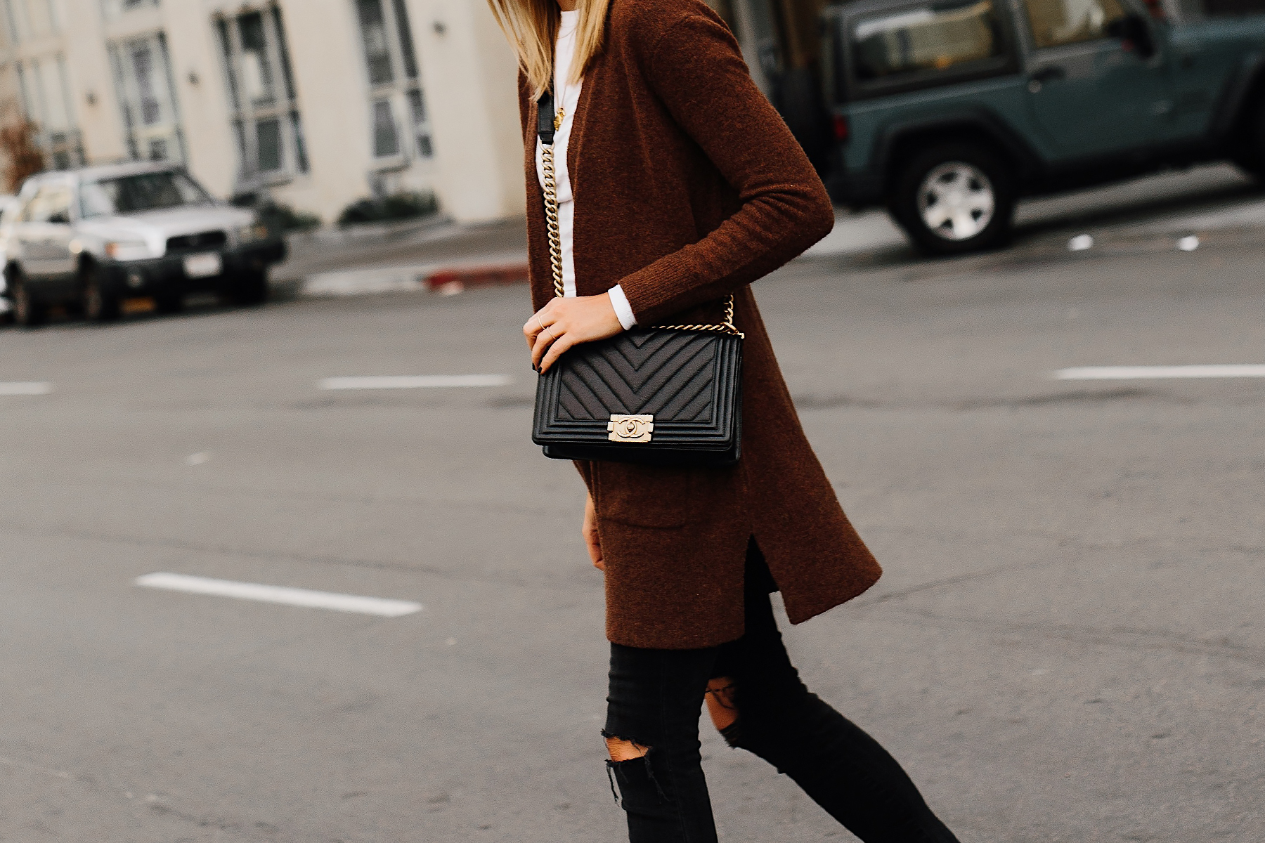 Woman Wearing Madewell Brown Long Cardigan White Top Black Ripped Skinny Jeans Chanel Black Boy Bag Fashion Jackson San Diego Fashion Blogger Street Style