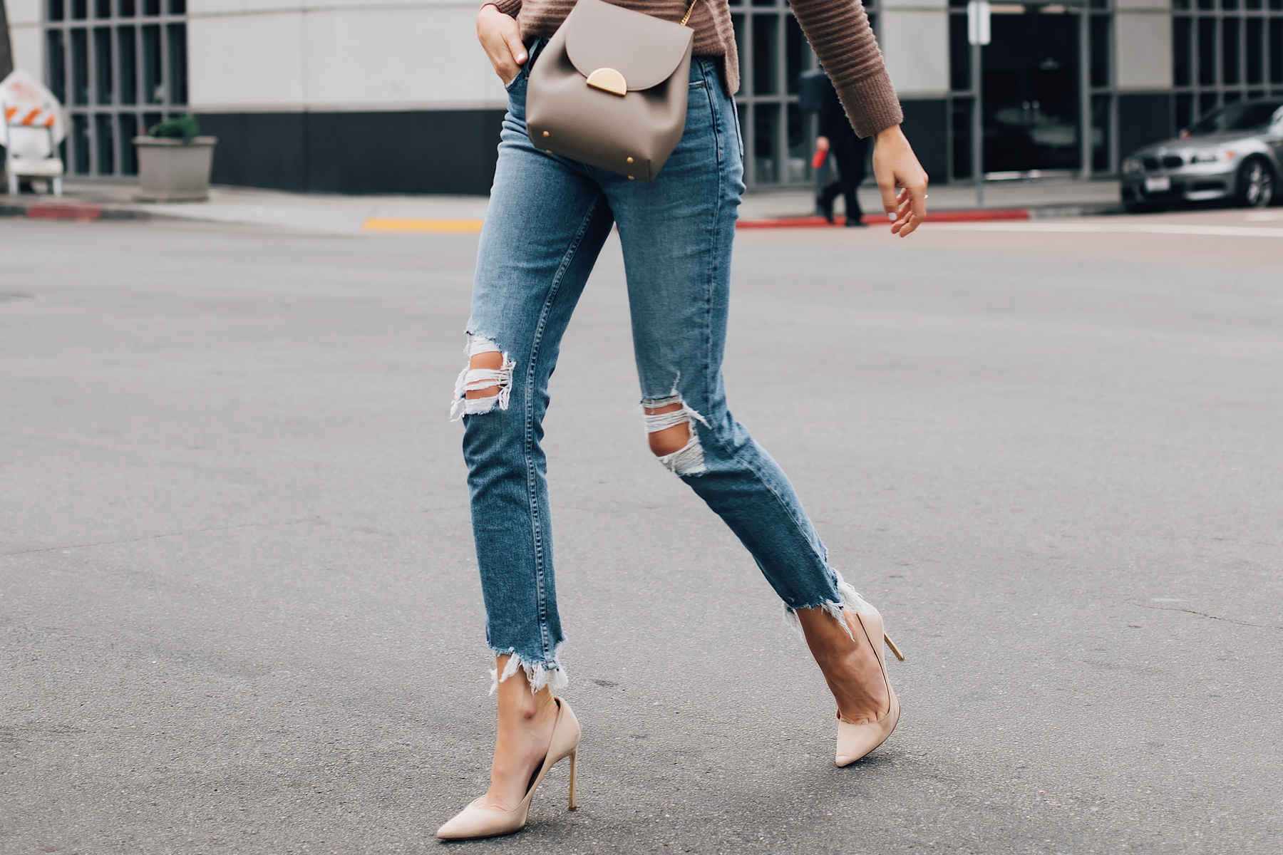 Woman Wearing Paige Ripped Skinny Jeans Nude Pumps Polene Grey Handbag Fashion Jackson San Diego Fashion Blogger Street Style