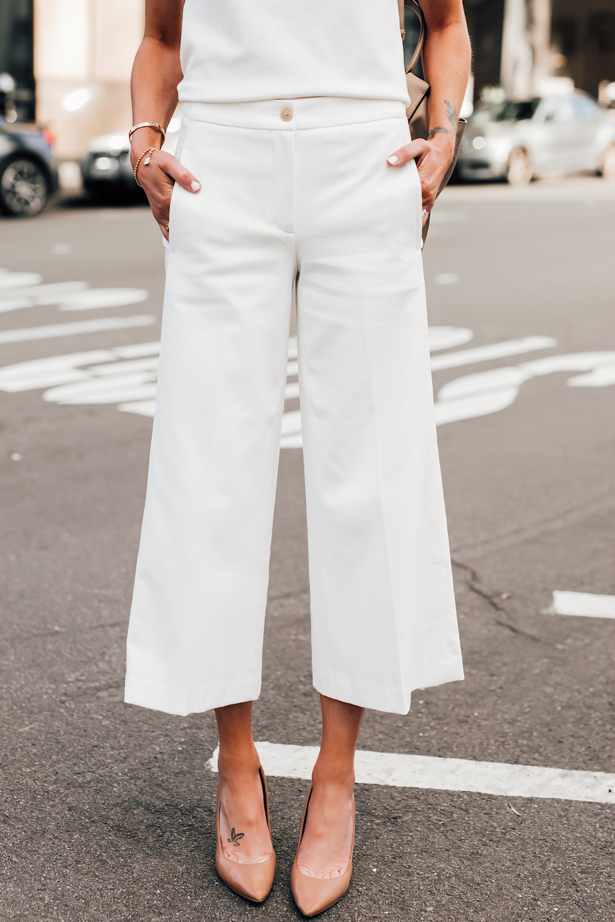 Woman Wearing Ann Taylor White Wide Leg Cropped Pants Nude Pumps Fashion Jackson San Diego Fashion Blogger Street Style