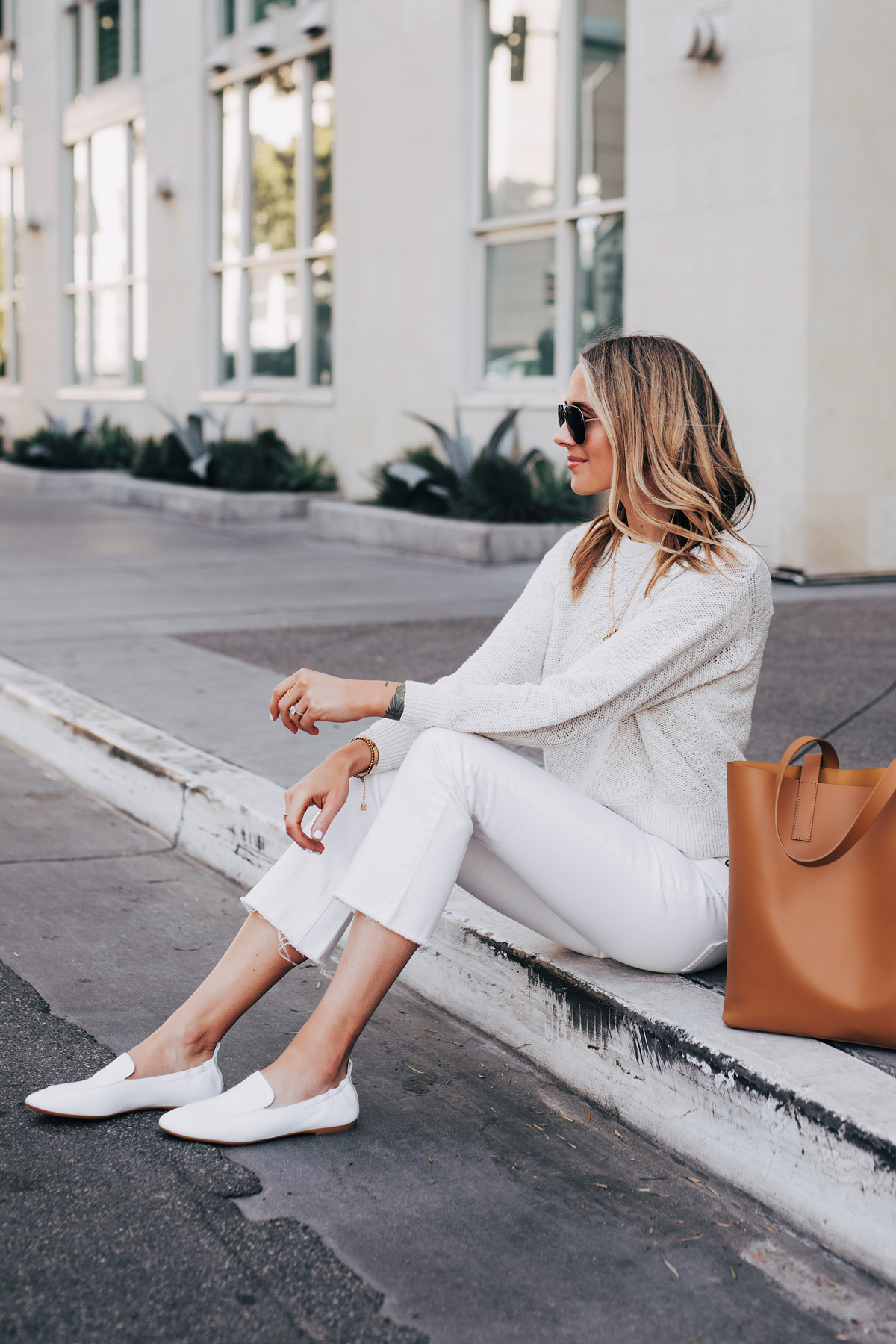 Blonde Woman Wearing Everlane Sand Cotton Linen Crew White Cropped Jeans White Day Loafer Tan Tote Fashion Jackson San Diego Fashion Blogger Street Style