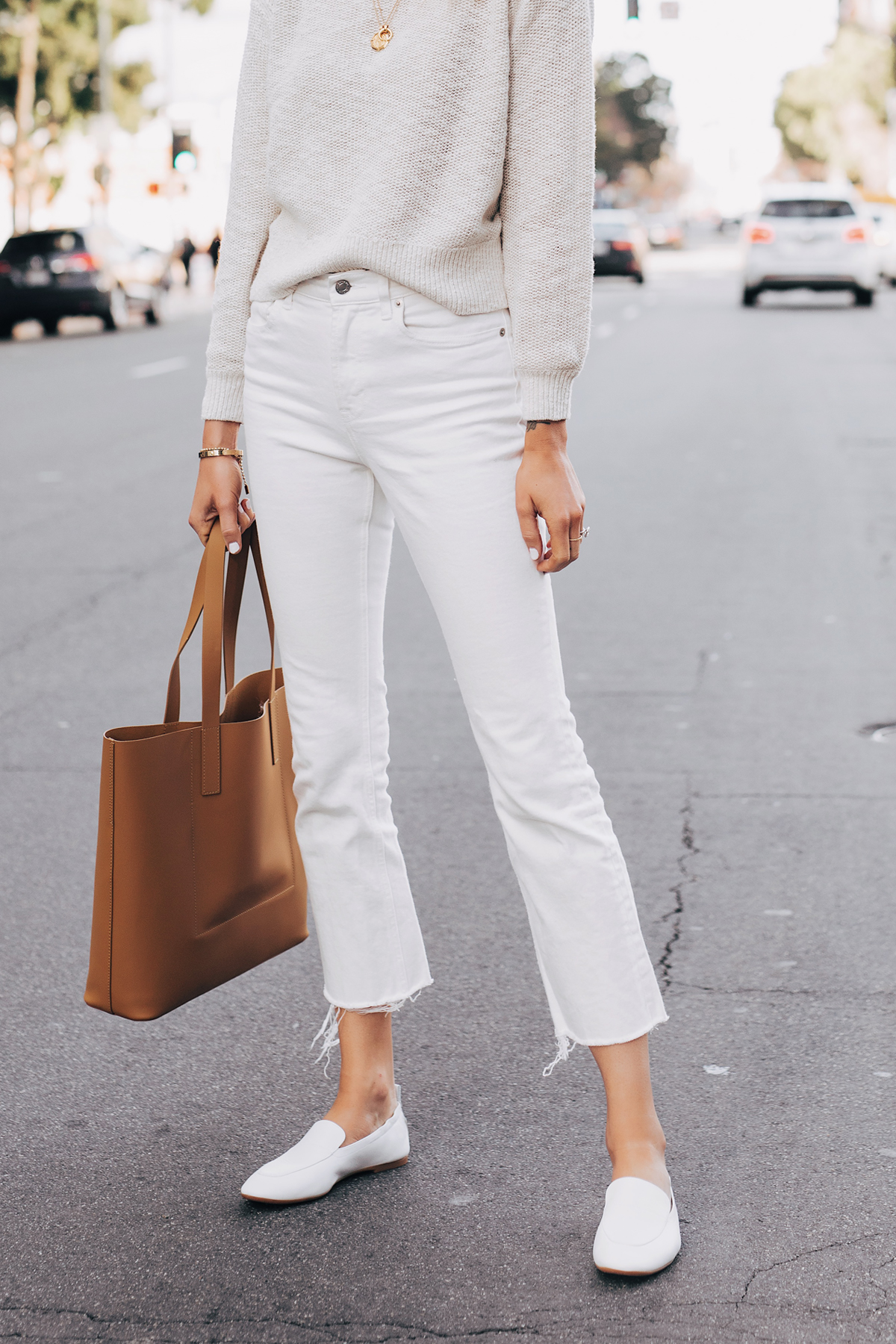 Woman Wearing Everlane Sand Cotton Linen Crew White Cropped Jeans White Day Loafer Tan Tote Fashion Jackson San Diego Fashion Blogger Street Style