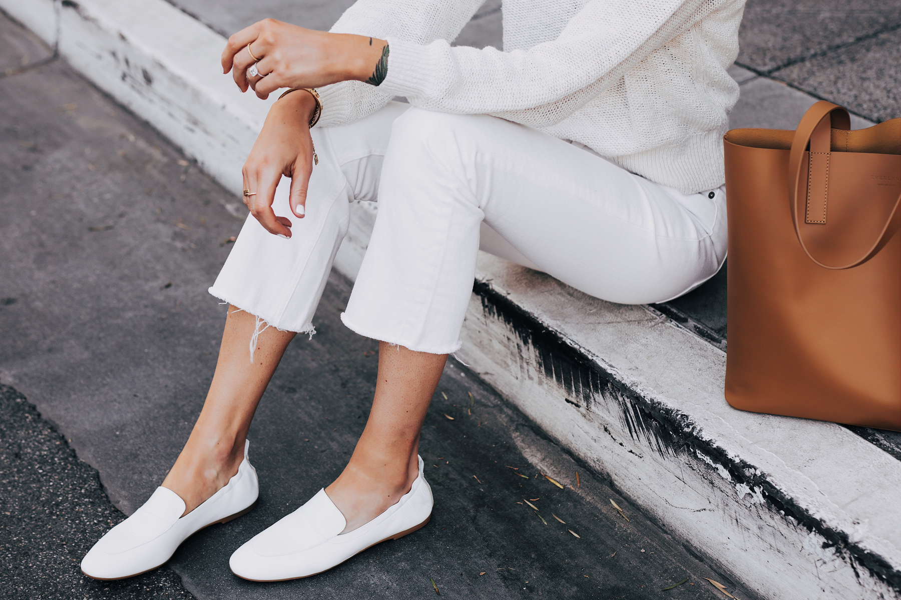 Woman Wearing Everlane White Day Loafer Everlane White Kick Crop Jeans Beige Sweater Tan Tote Fashion Jackson San Diego Fashion Blogger Street Style