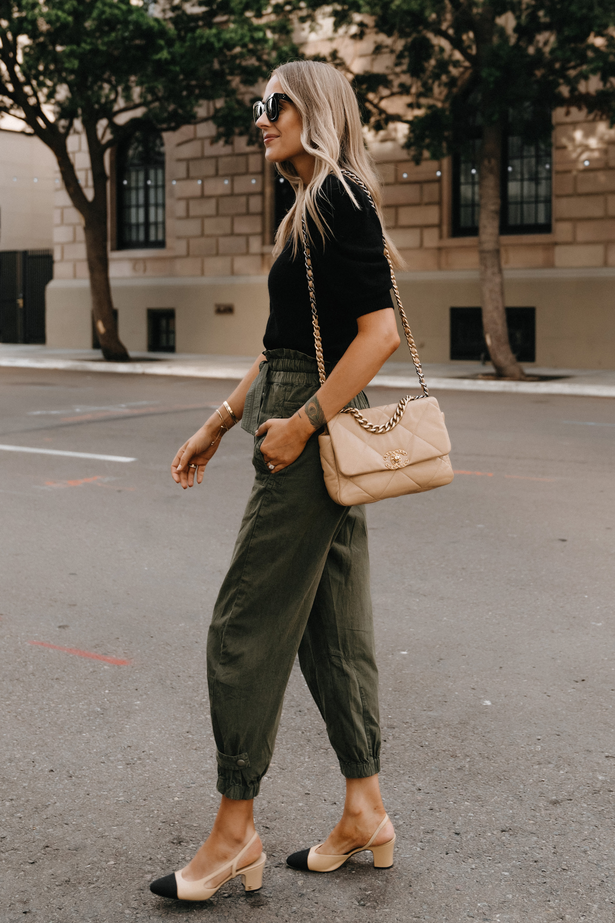 What to Wear With Green Pants - 10 Outfit Ideas (May 2021)  Green pants  outfit, Green trousers outfit, Green pants women