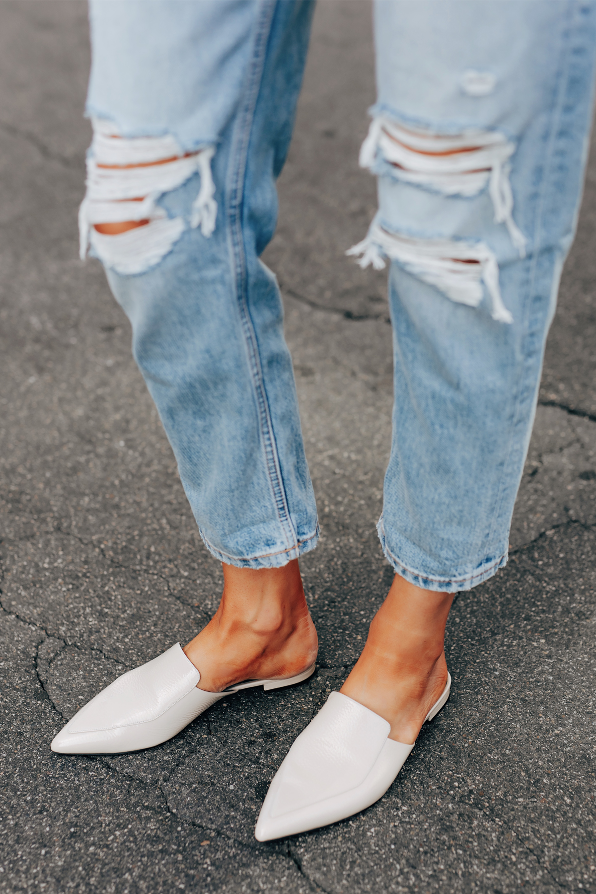 Fashion Jackson Wearing Everlane Ripped Boyfriend Jeans Everlane White Mules