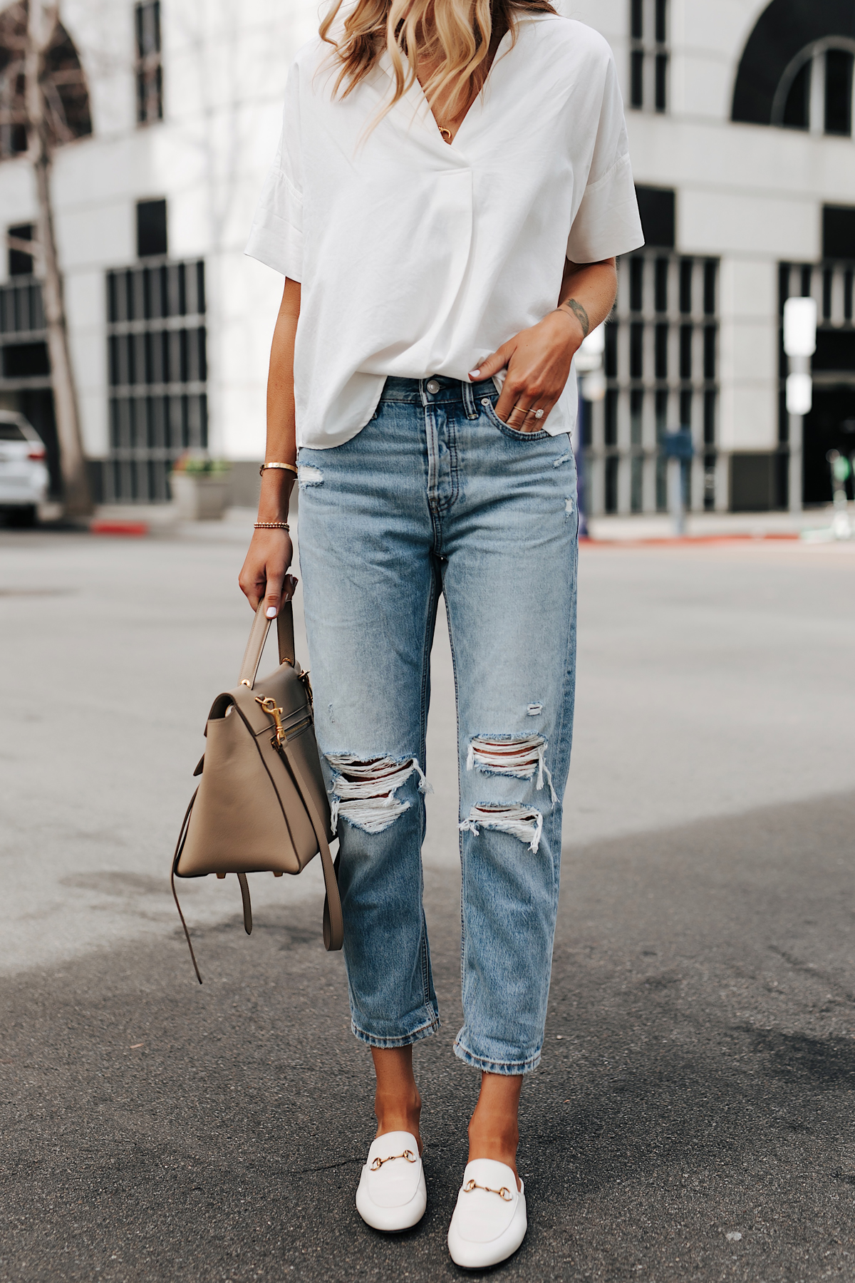 Outfits with white ripped jeans best sale