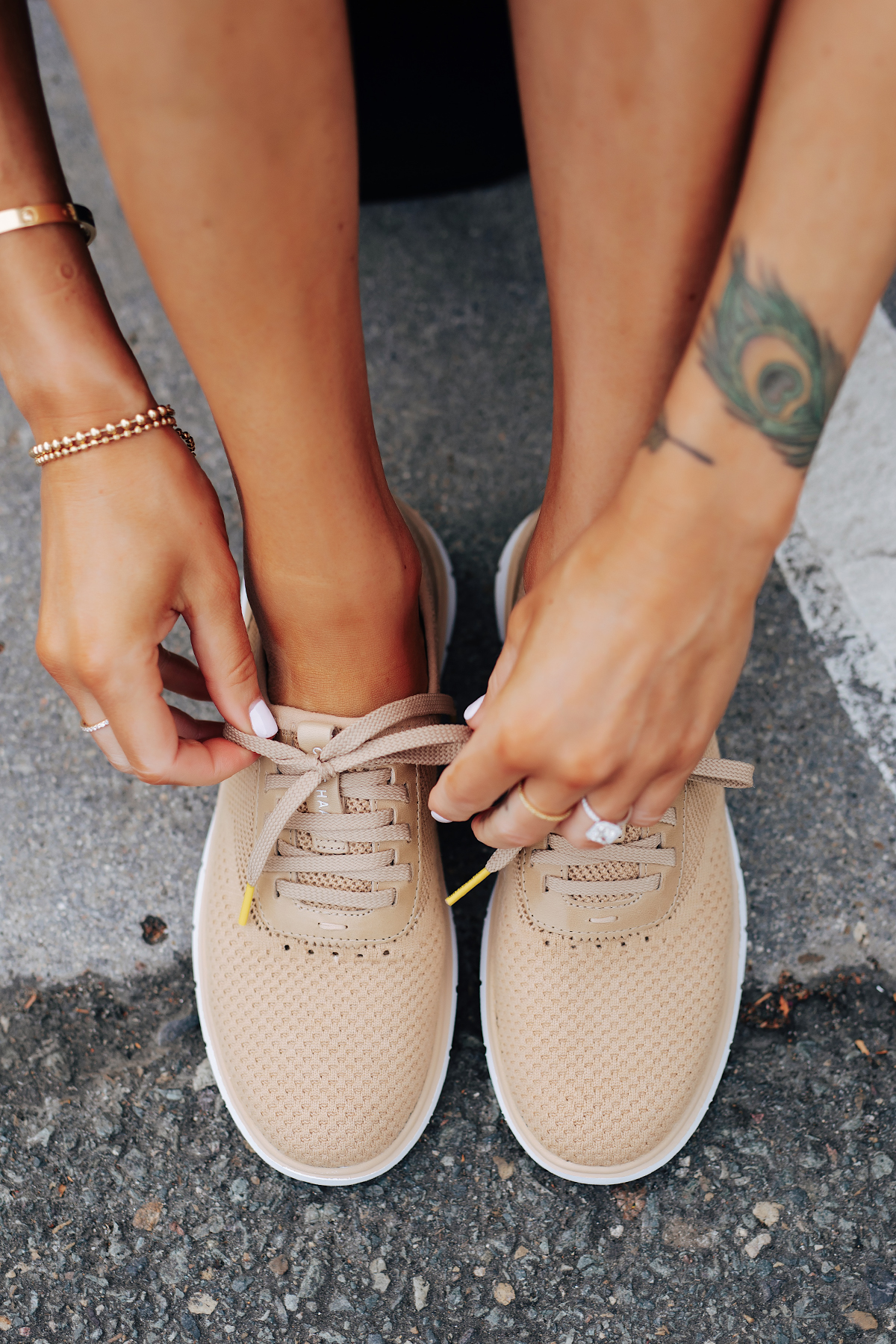 tan sneakers outfit