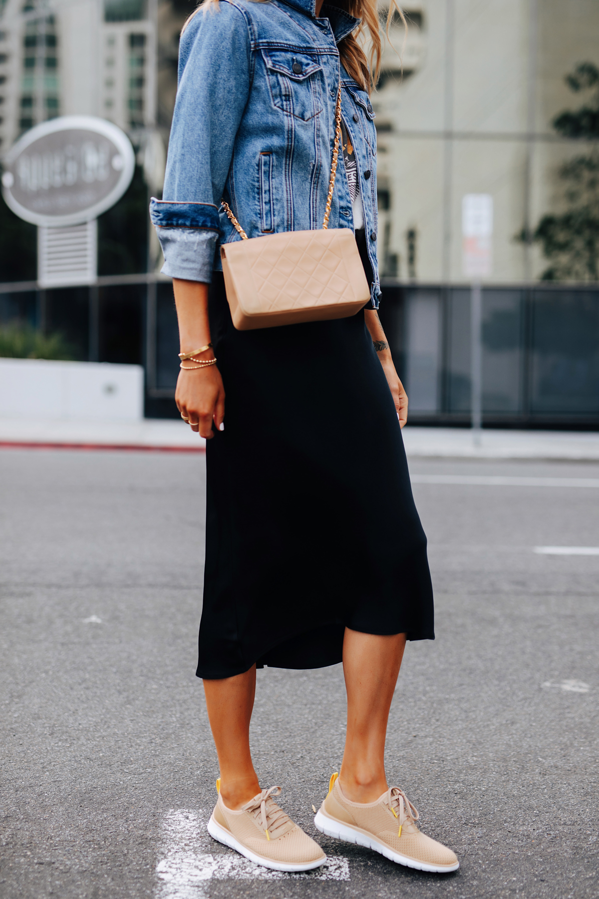 tan sneakers outfit