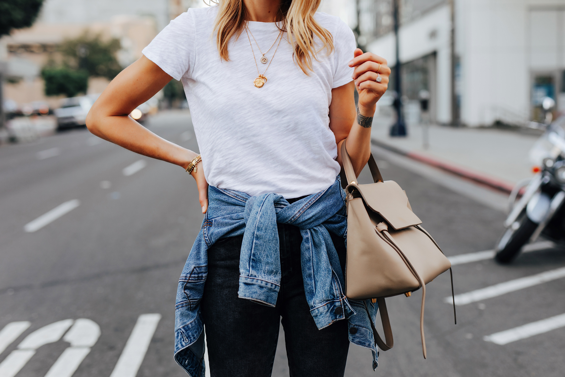 white t shirt fashion