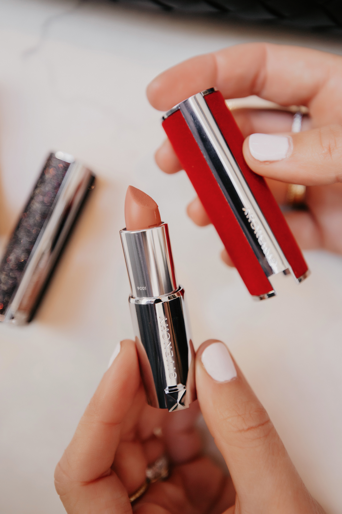 Живанши помада оттенок. Givenchy le rouge Deep Velvet 10. Givenchy le rouge 100. Помада Givenchy le rouge. Помада Givenchy le rouge Sheer Velvet 16.