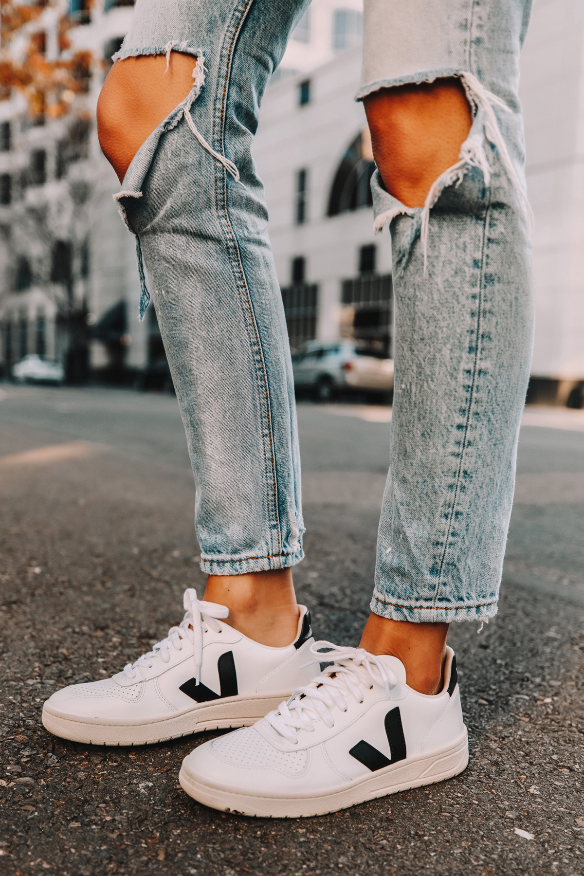 Fashion Jackson Wearing Veja V10 White Sneakers Boyish Ripped Jeans
