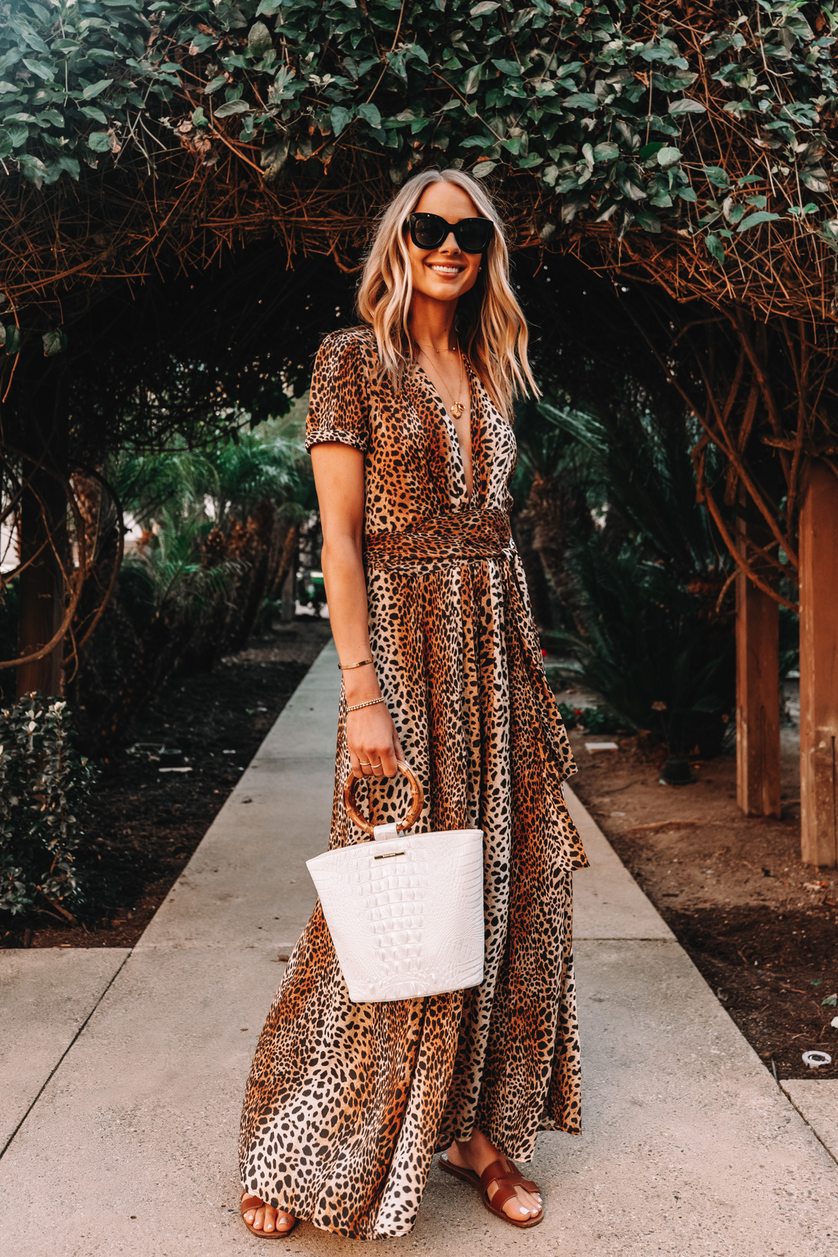 Photo-Worthy Evening Dinner Dress For a Beach Vacation