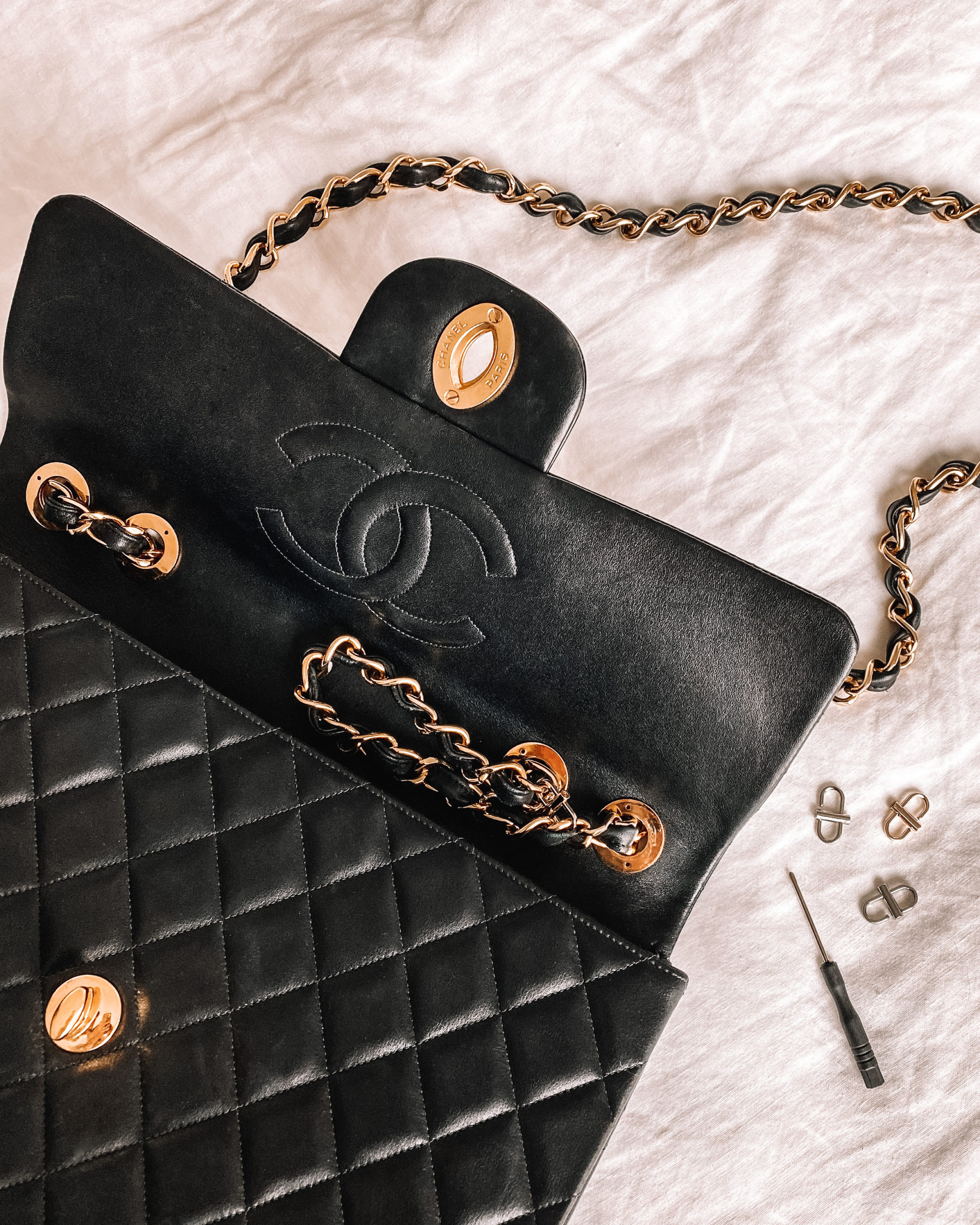 Fashion Jackson Chanel XL Jumbo Handbag with Chain Shortener