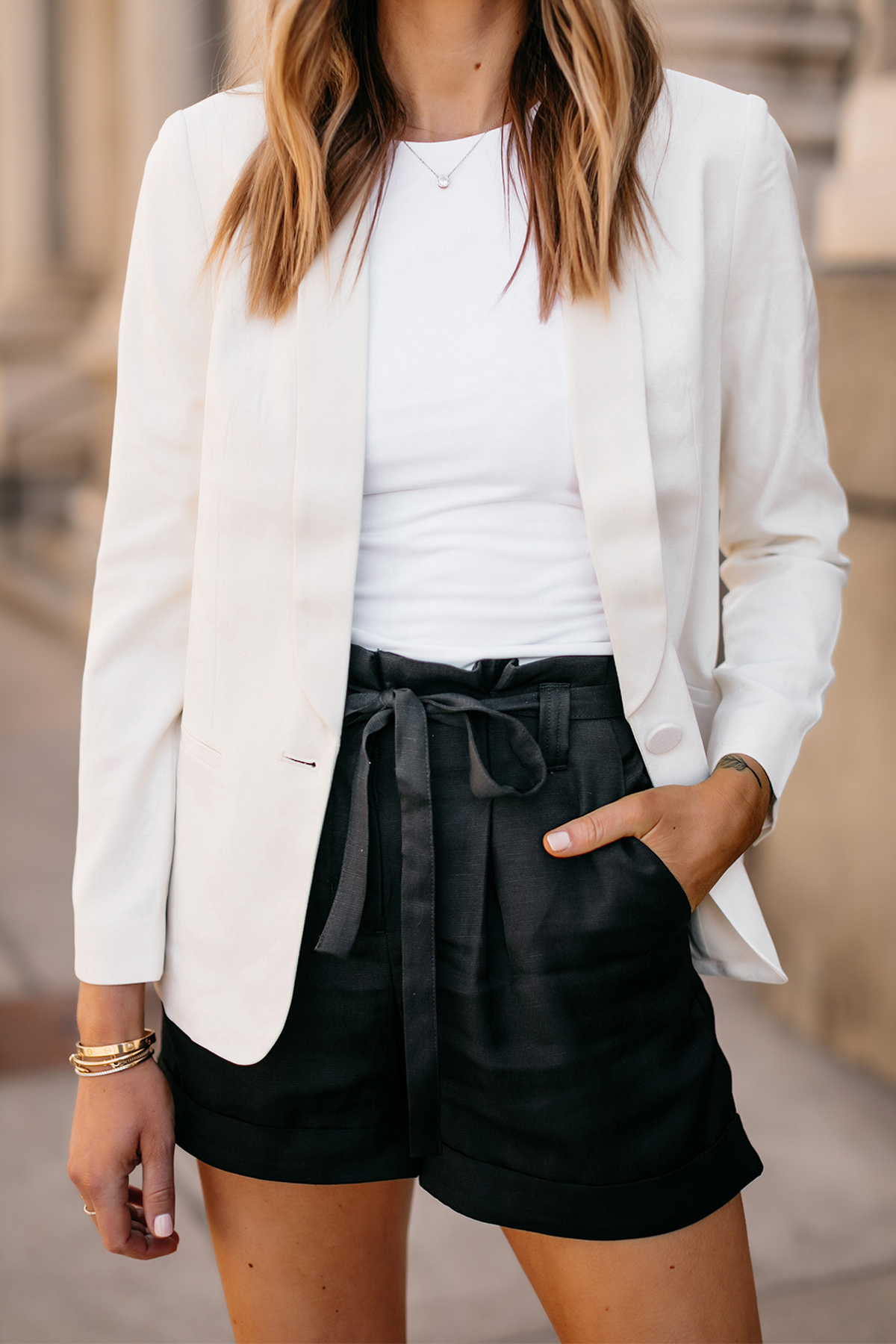 Black and outlet white spring outfits