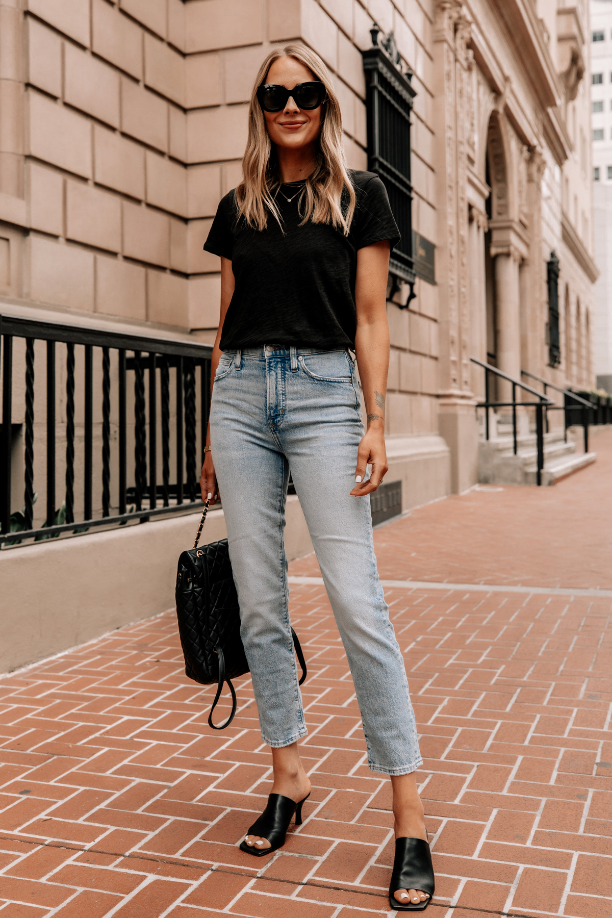 A Simple Black T Shirt and Jeans Outfit to Recreate Fashion Jackson