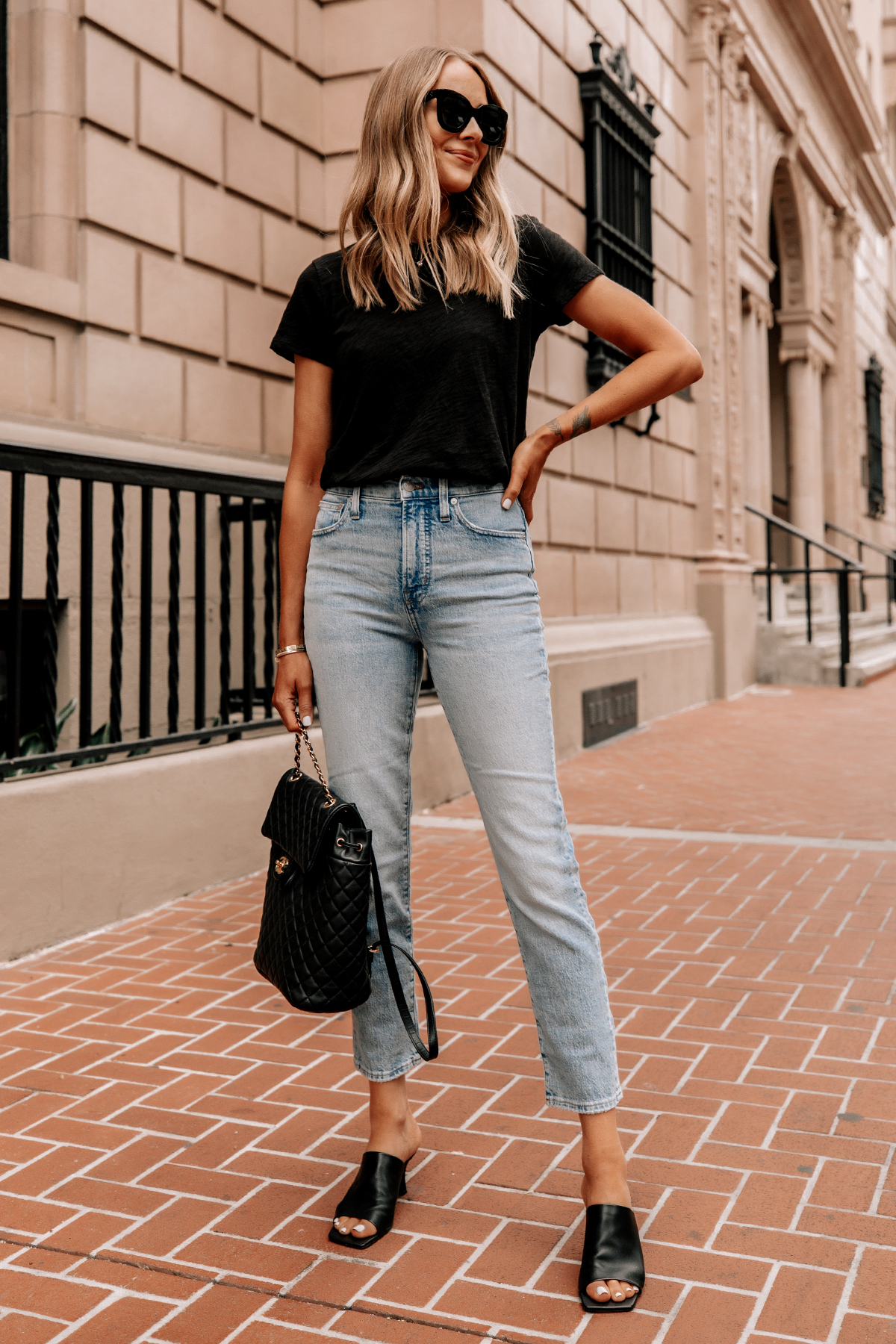 A Simple Black T Shirt and Jeans Outfit to Recreate Fashion Jackson