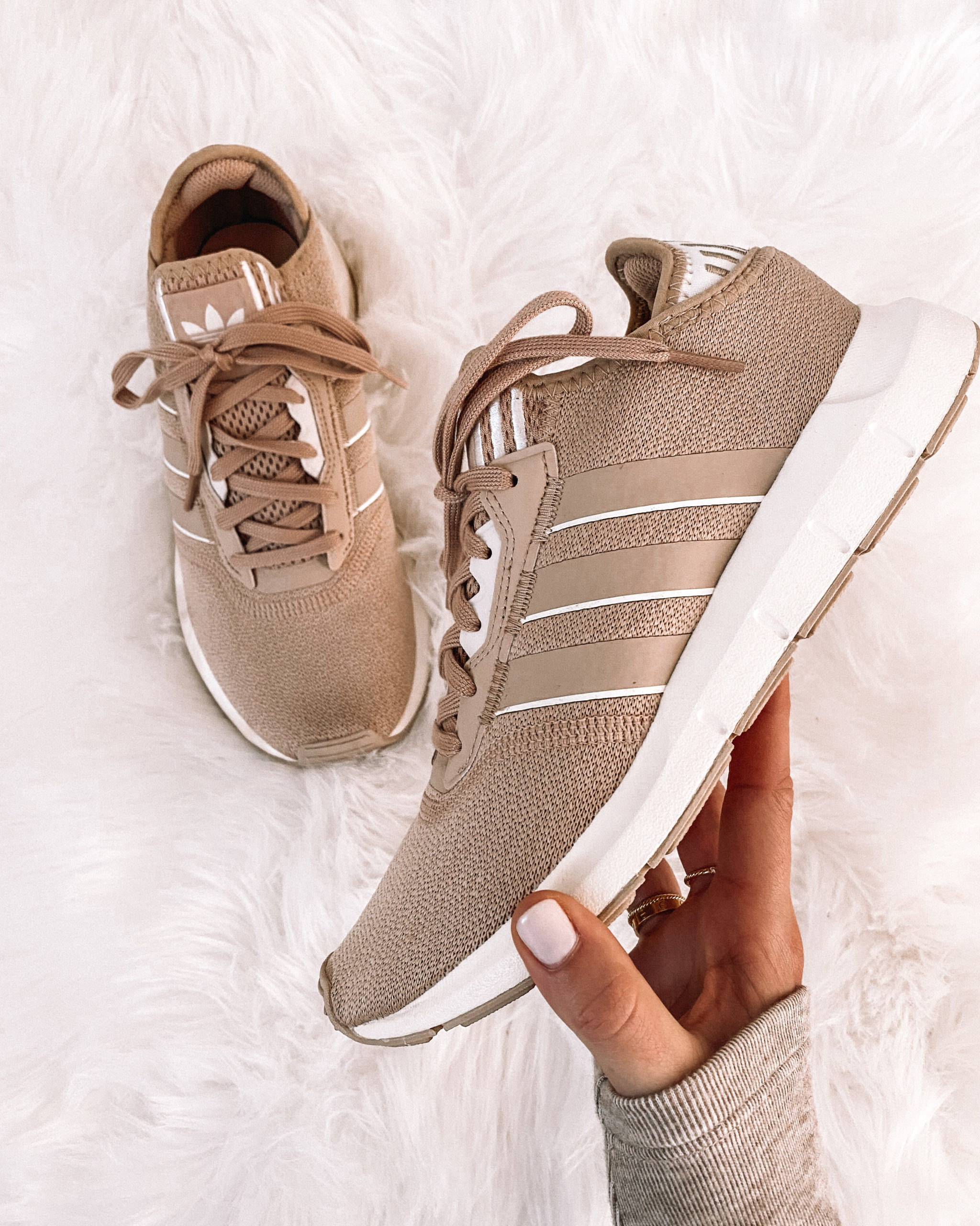 Fashion Jackson adidas Originals Swift Run x Casual Shoes Beige