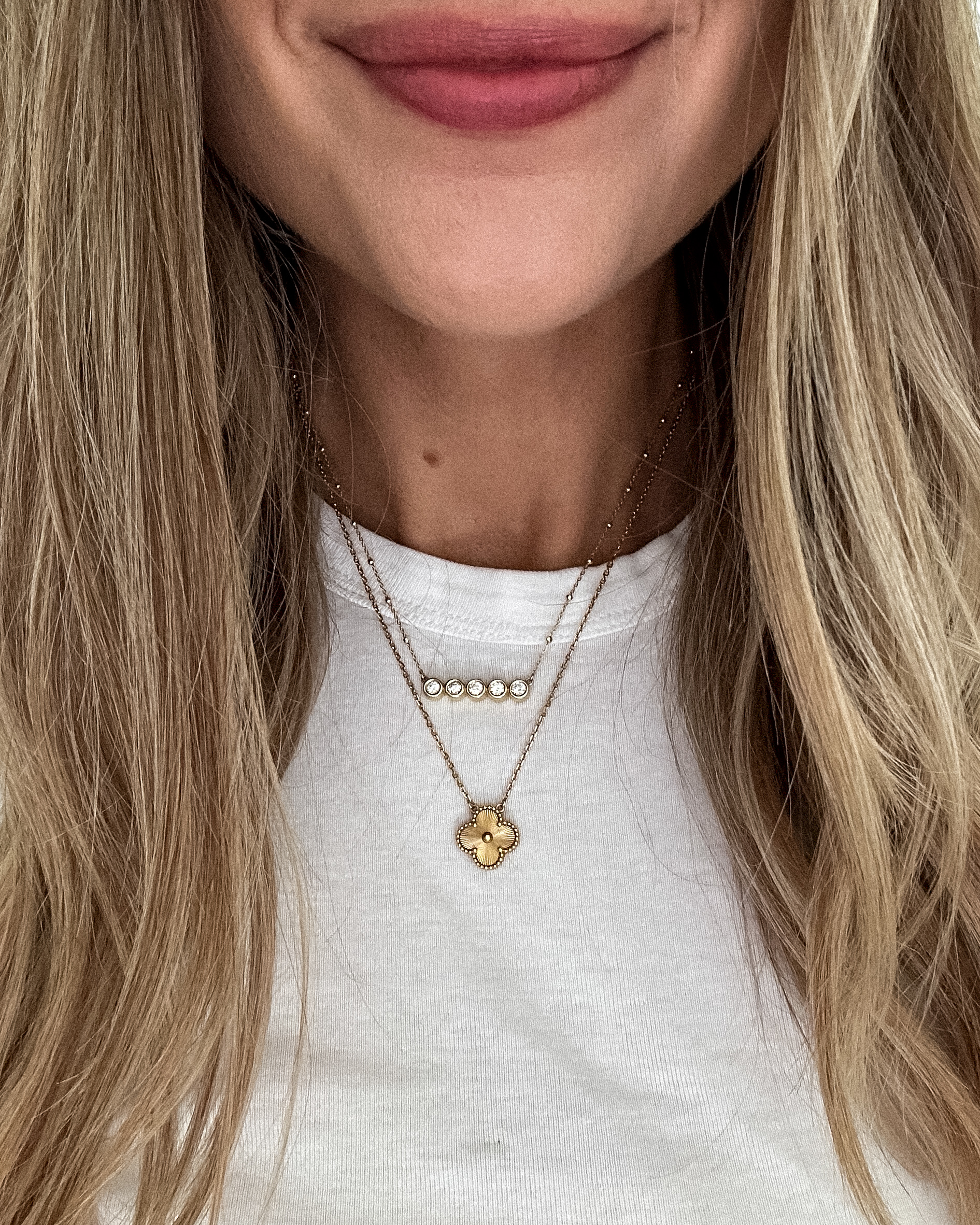 Fashion Jackson Wearing Diamond Necklace Van Cleef & Arpels Vintage Alhambra pendant