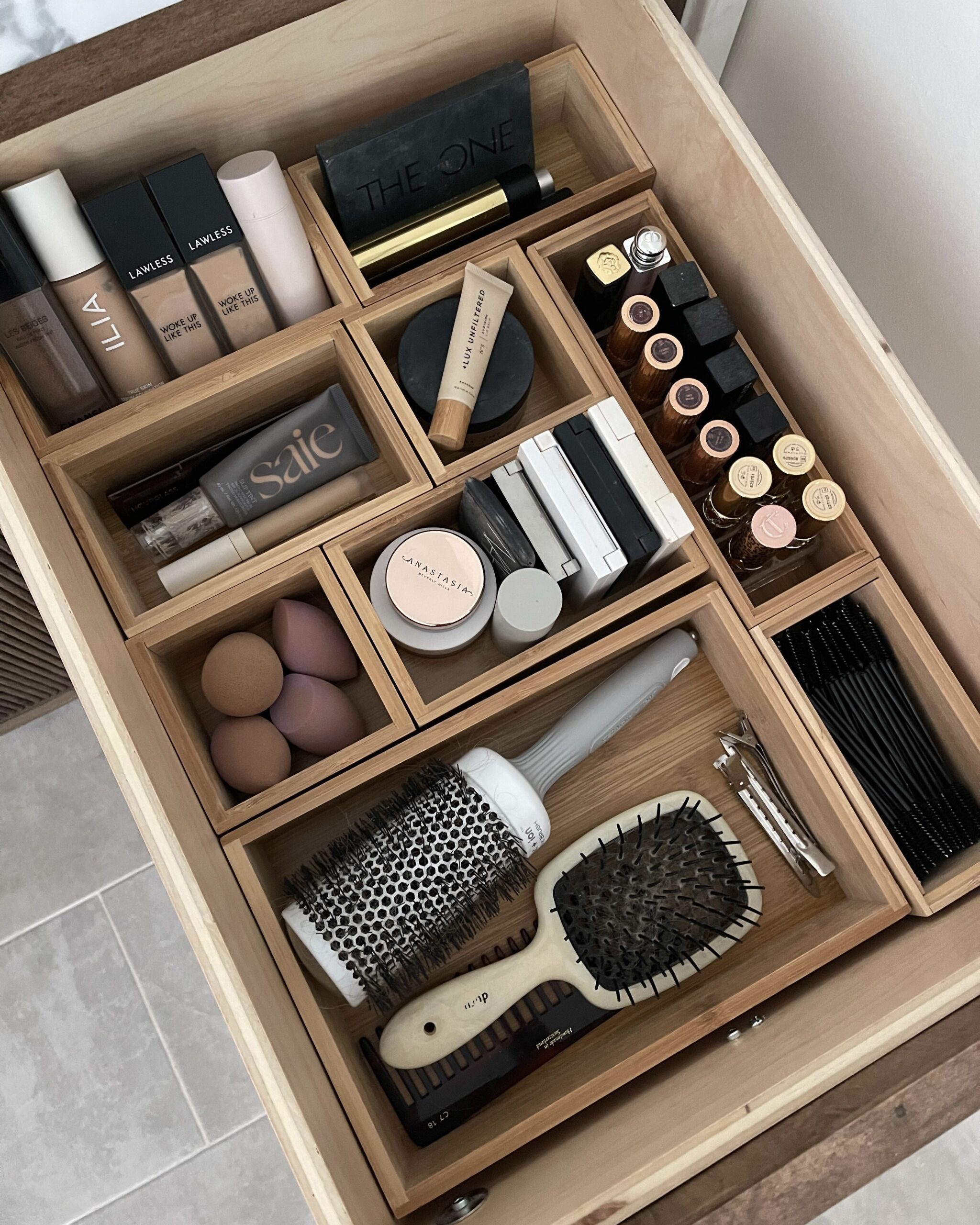 How to organize bathroom drawers