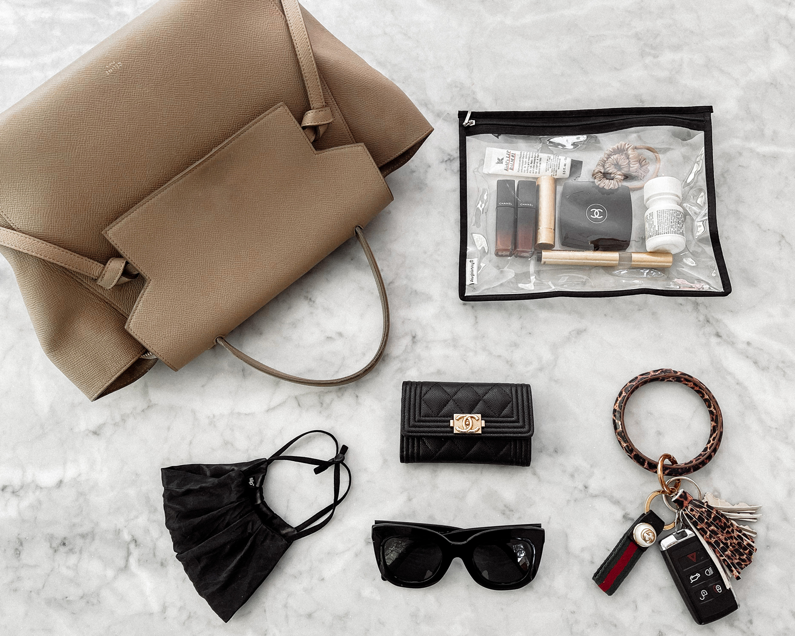 WHAT'S IN MY BAG?!, My Everyday Essentials