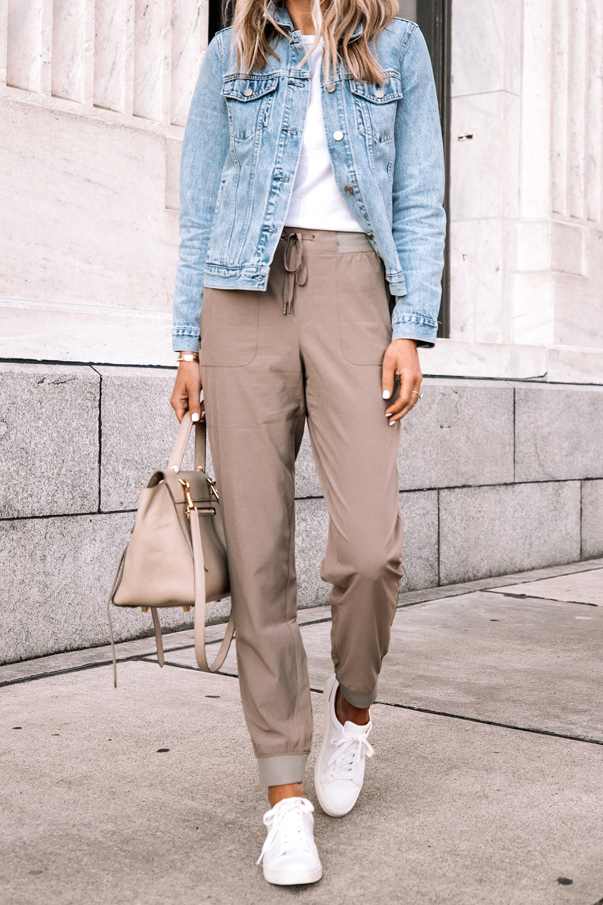 Jogger pants store outfit with sneakers